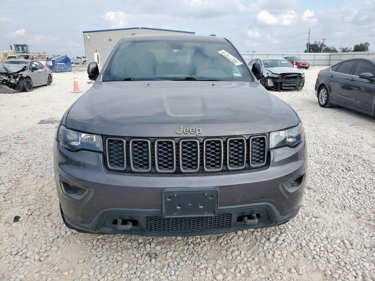 2017 Jeep Grand Cherokee, Laredo