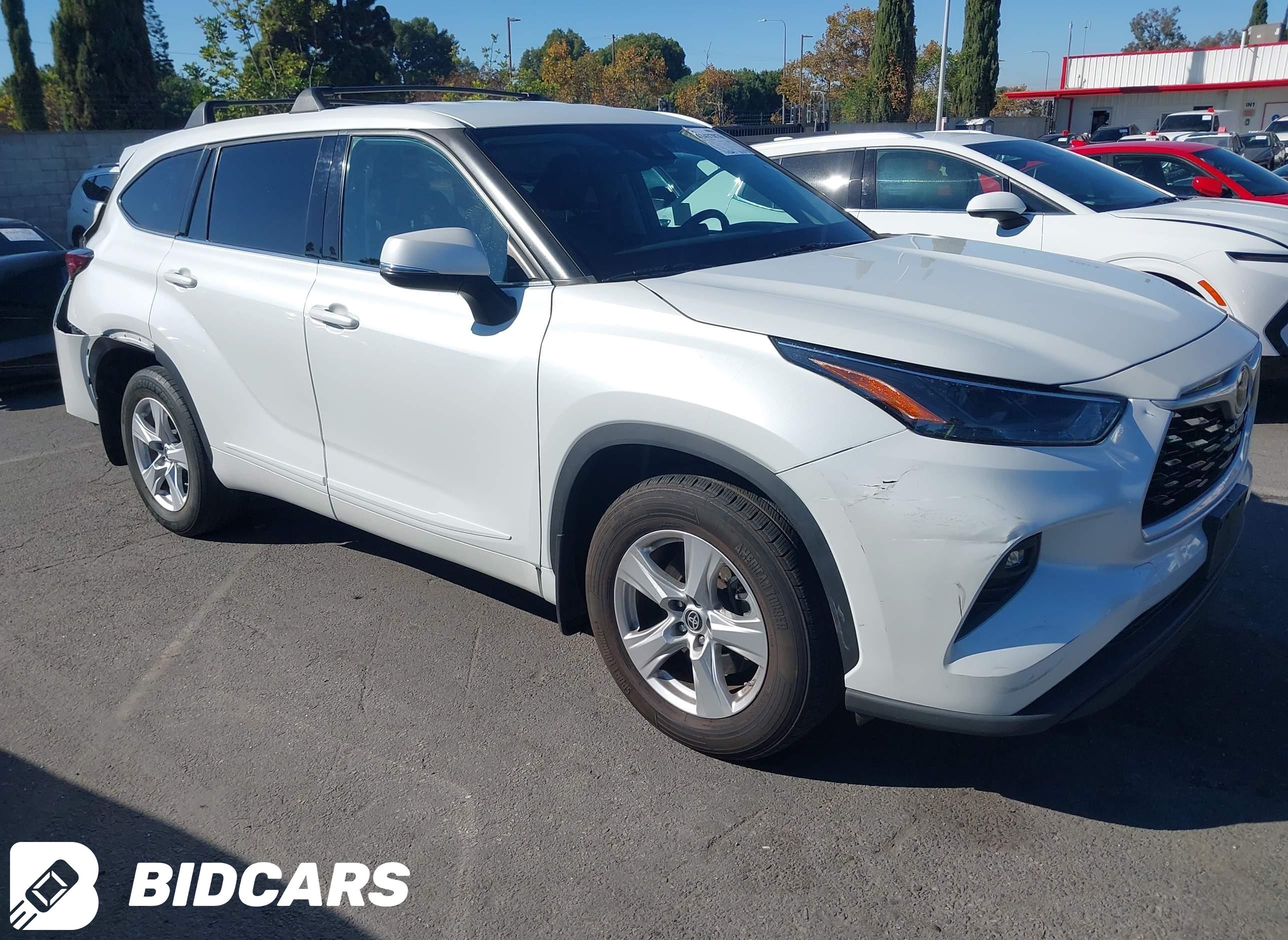 2022 Toyota Highlander, LE