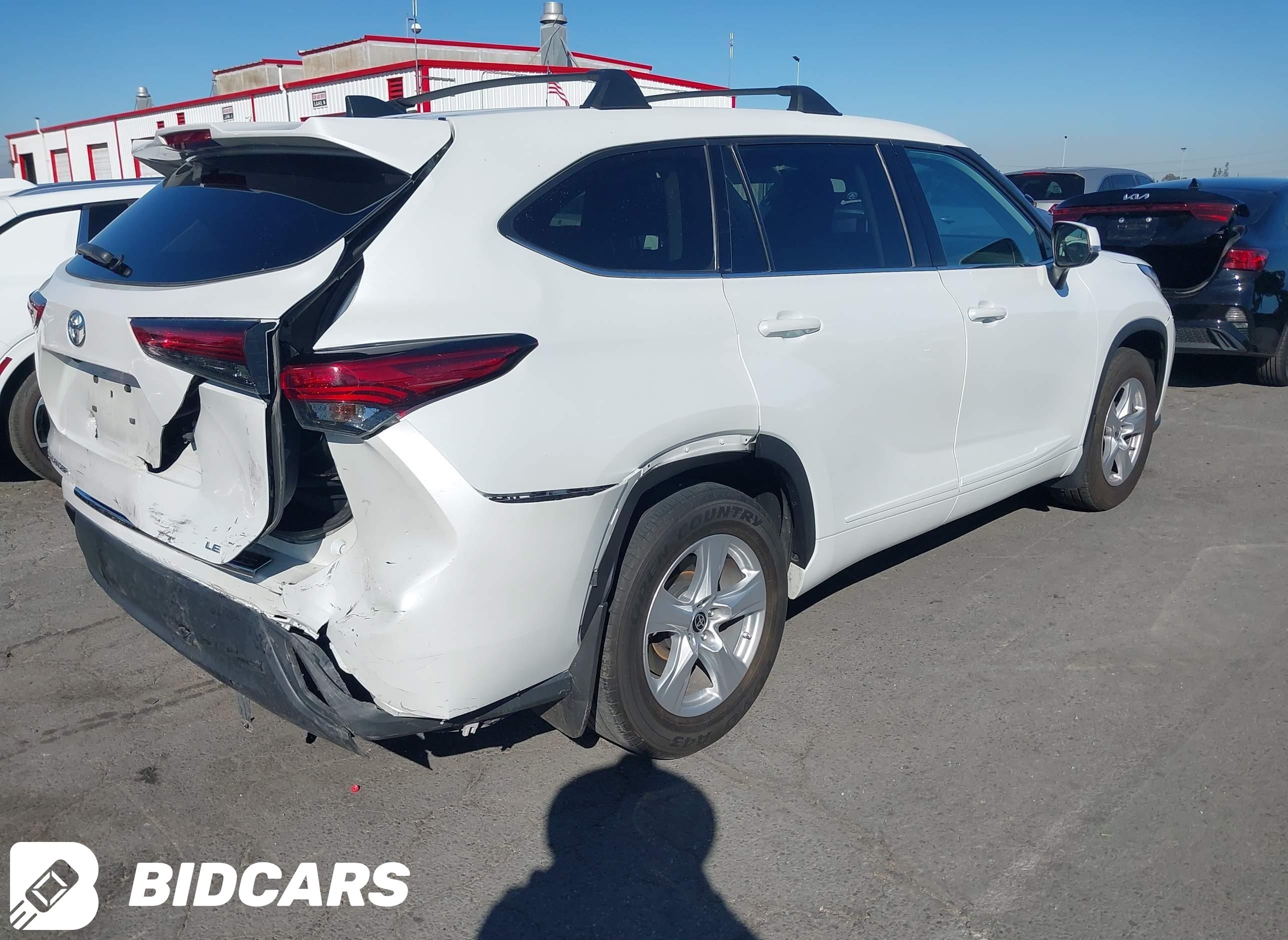2022 Toyota Highlander, LE