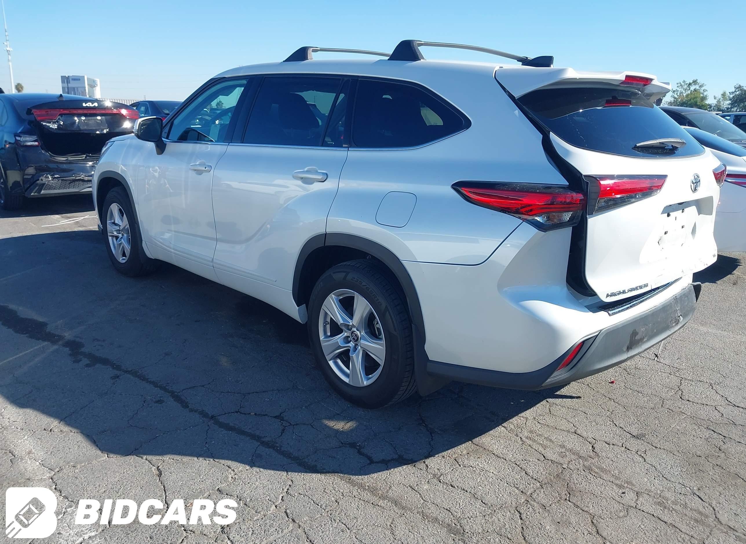 2022 Toyota Highlander, LE