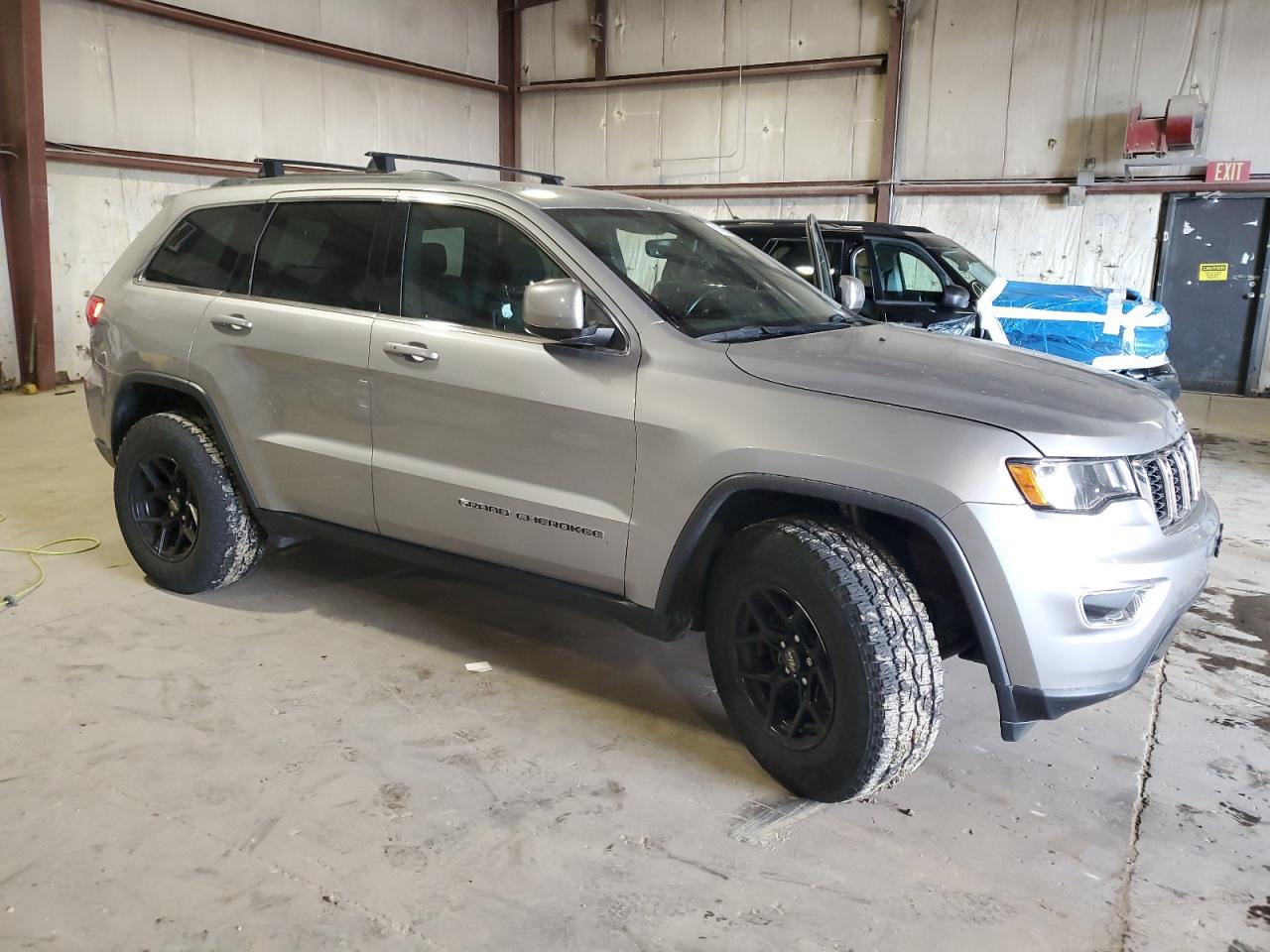 2018 Jeep Grand Cherokee, Laredo