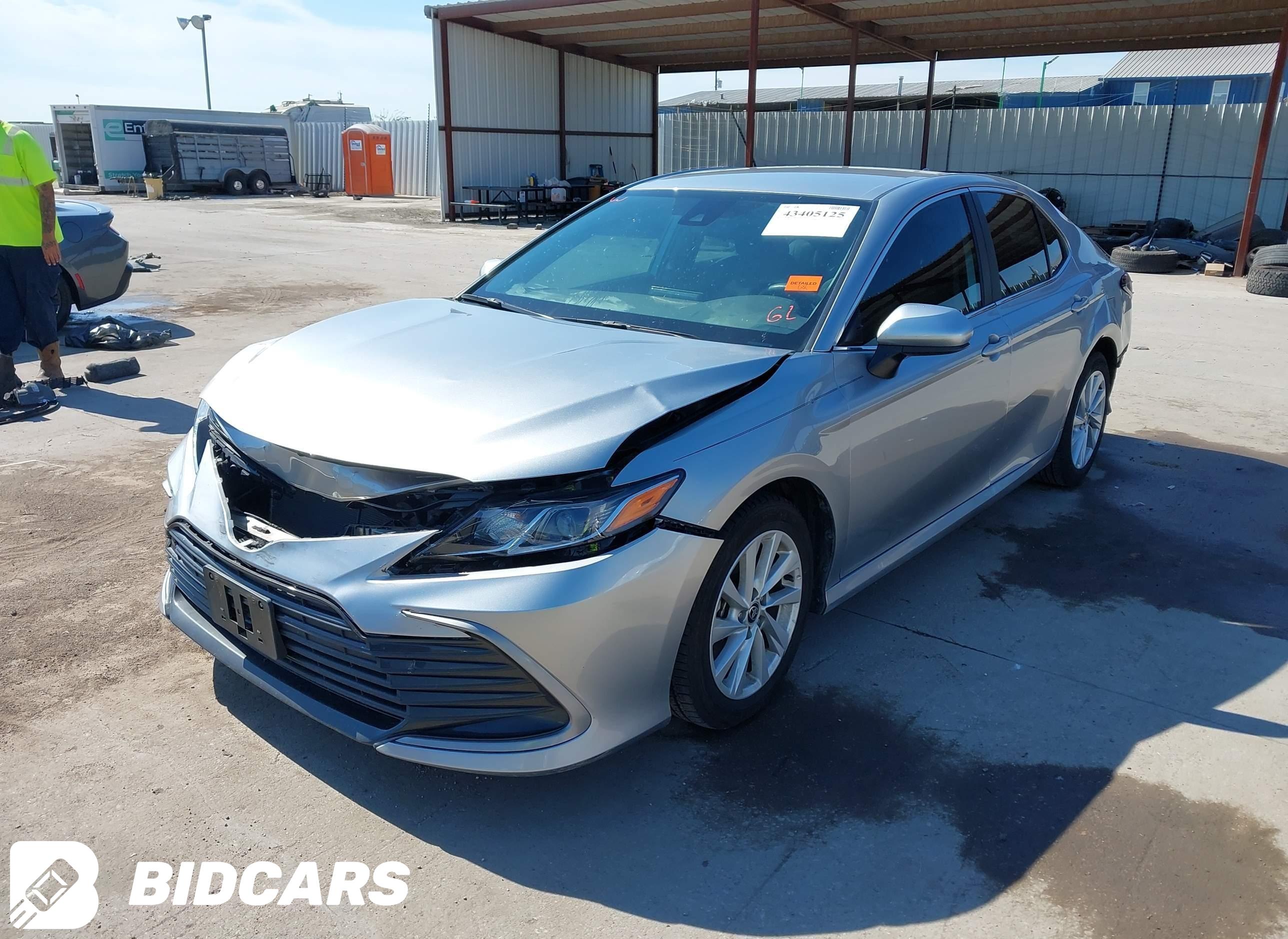 2022 Toyota Camry, LE