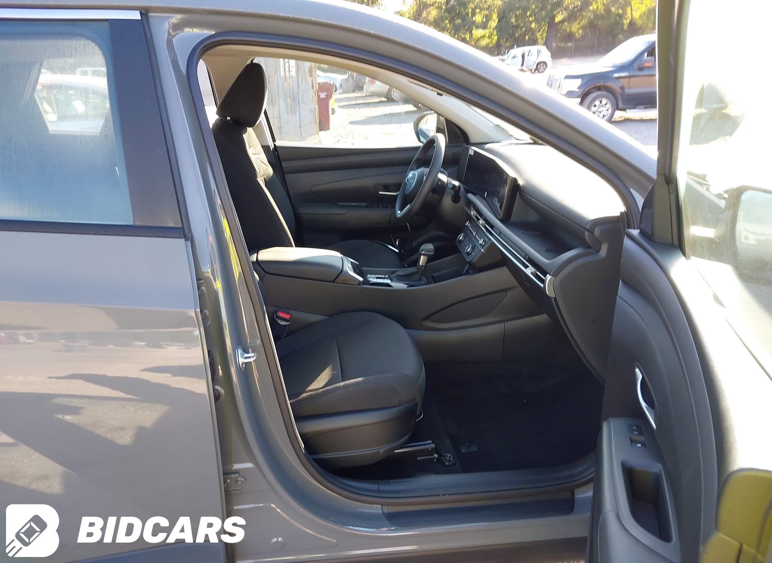 2025 Hyundai Tucson, SE