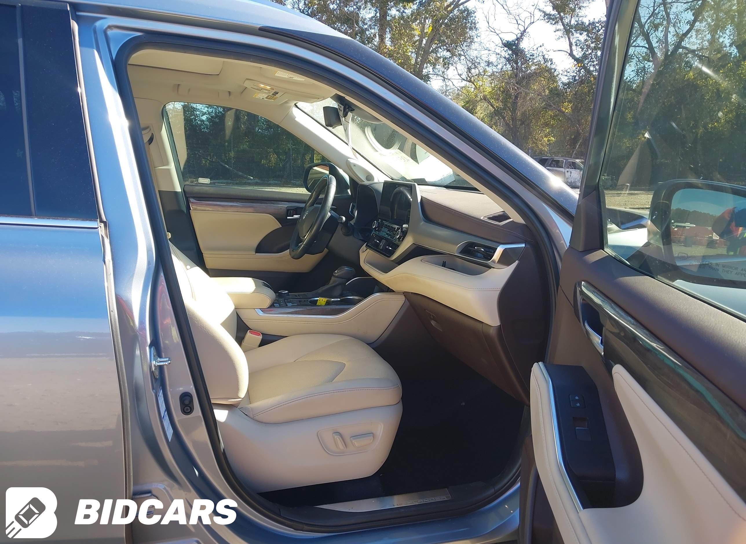 2020 Toyota Highlander, Platinum