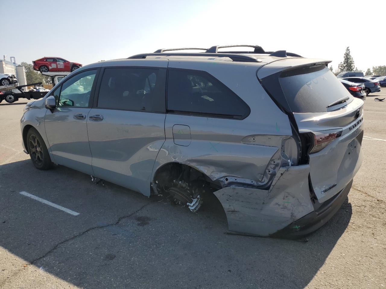 2025 Toyota Sienna, Xse