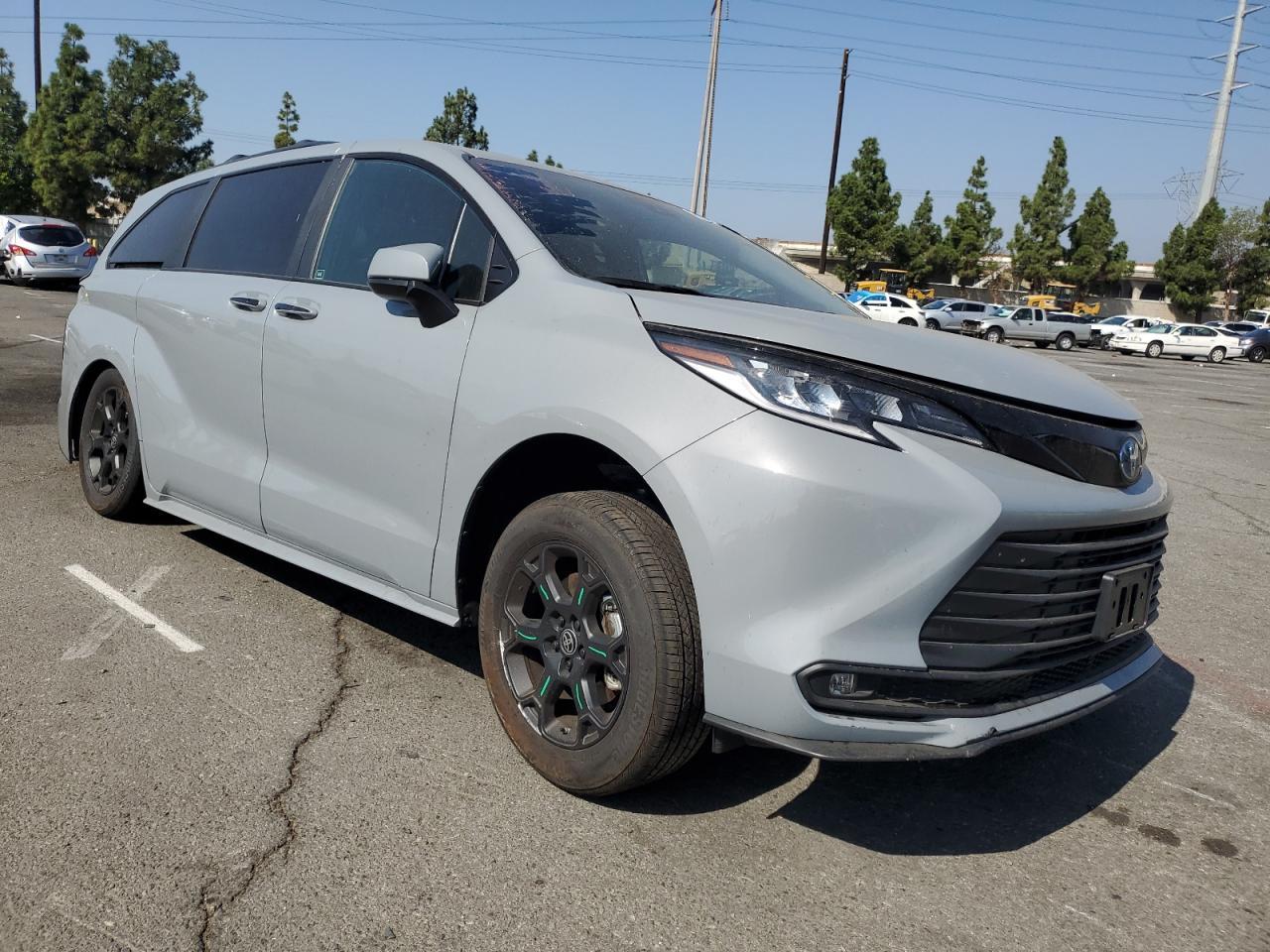 2025 Toyota Sienna, Xse