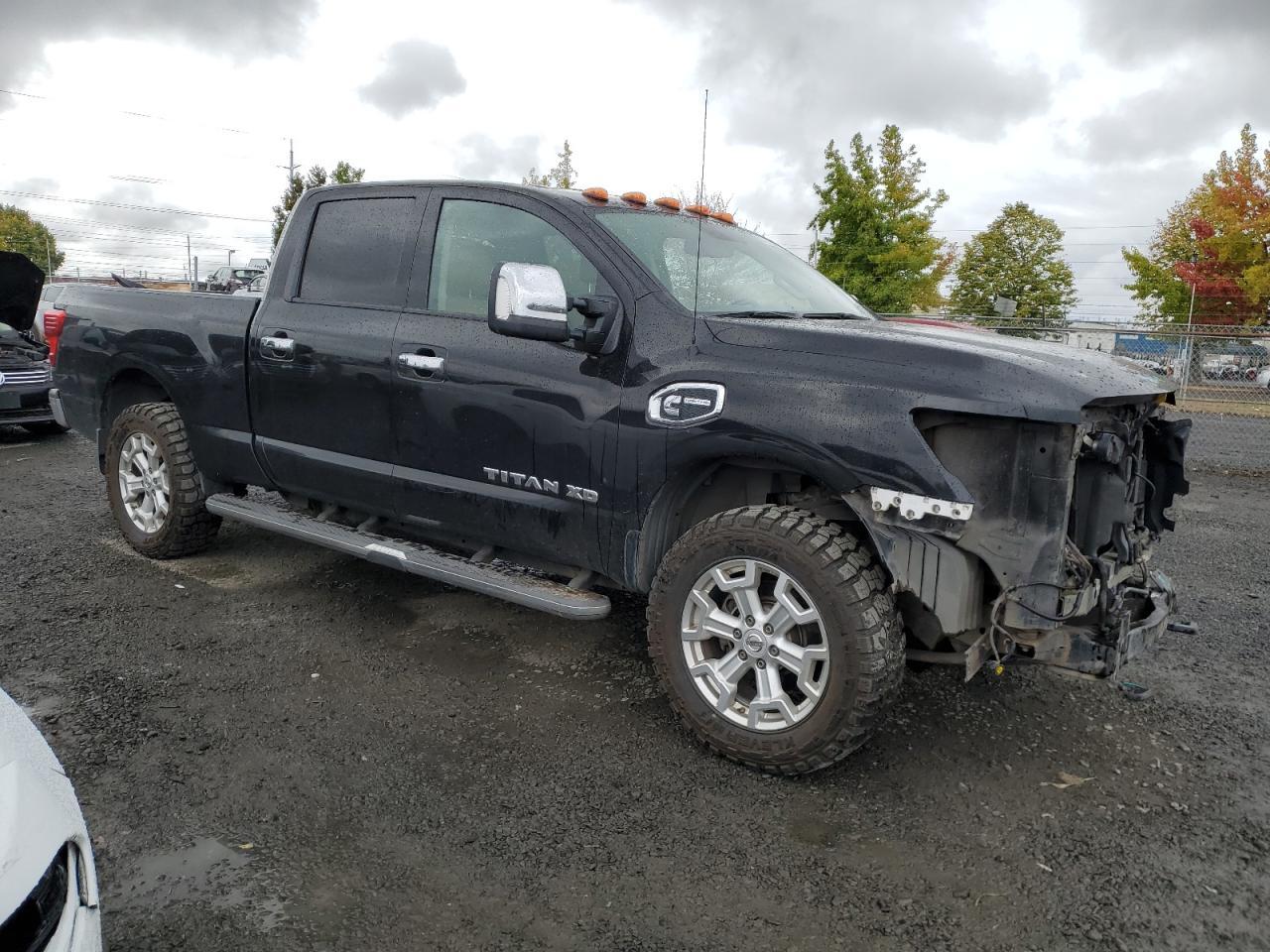 2016 Nissan Titan, SL