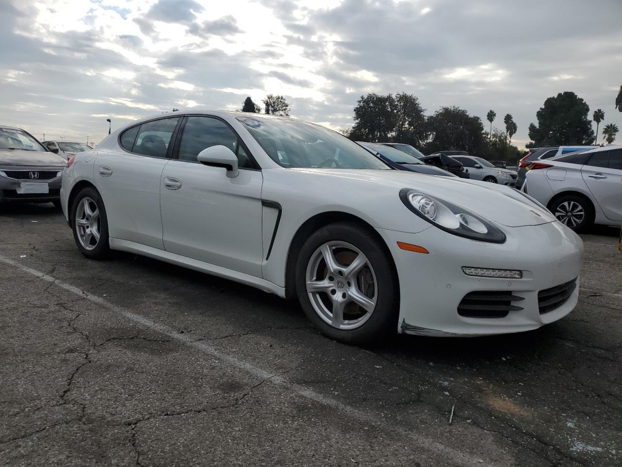 2015 Porsche Panamera, 2