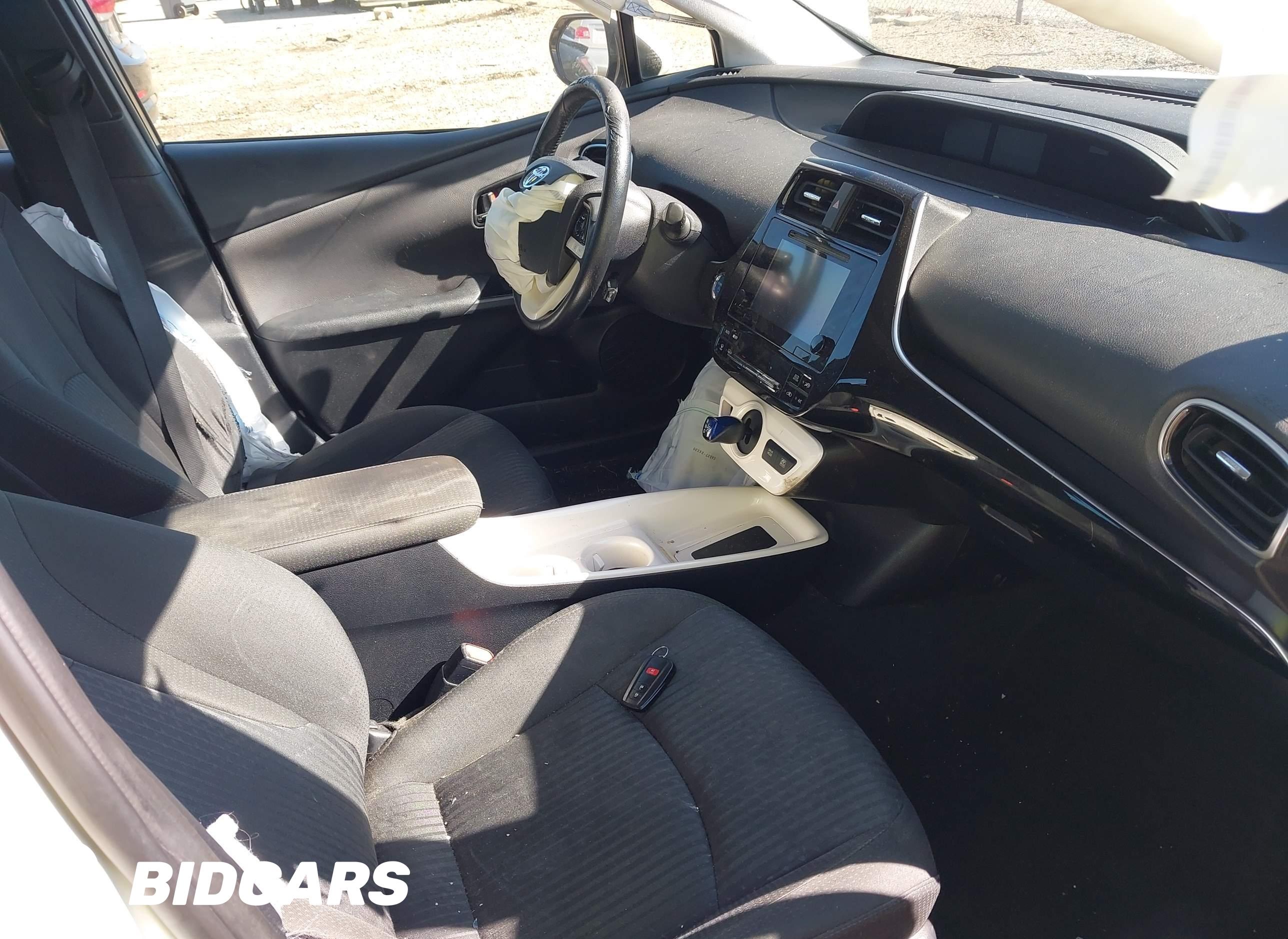 2016 Toyota Prius, Three