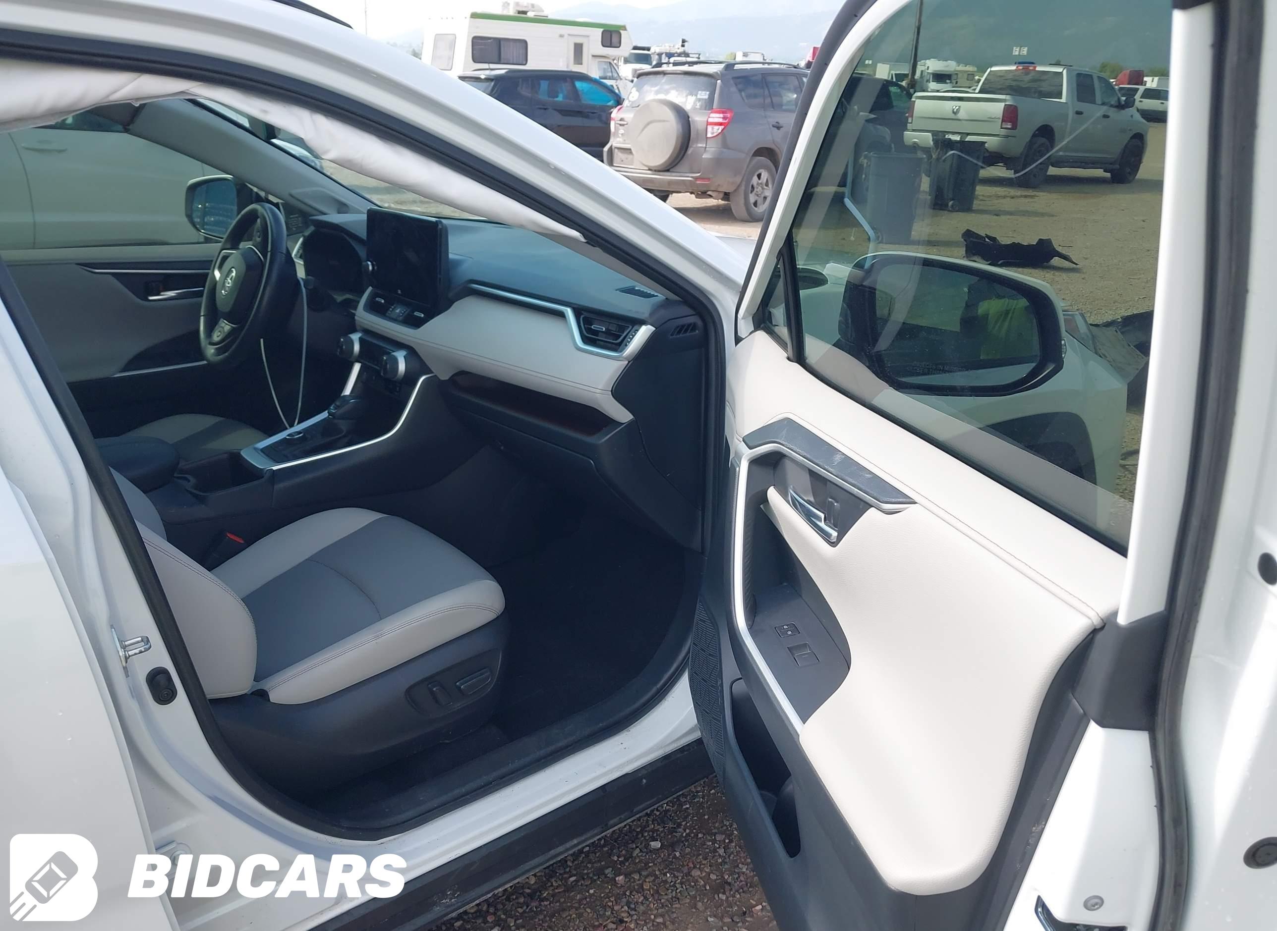 2023 Toyota RAV4, Limited