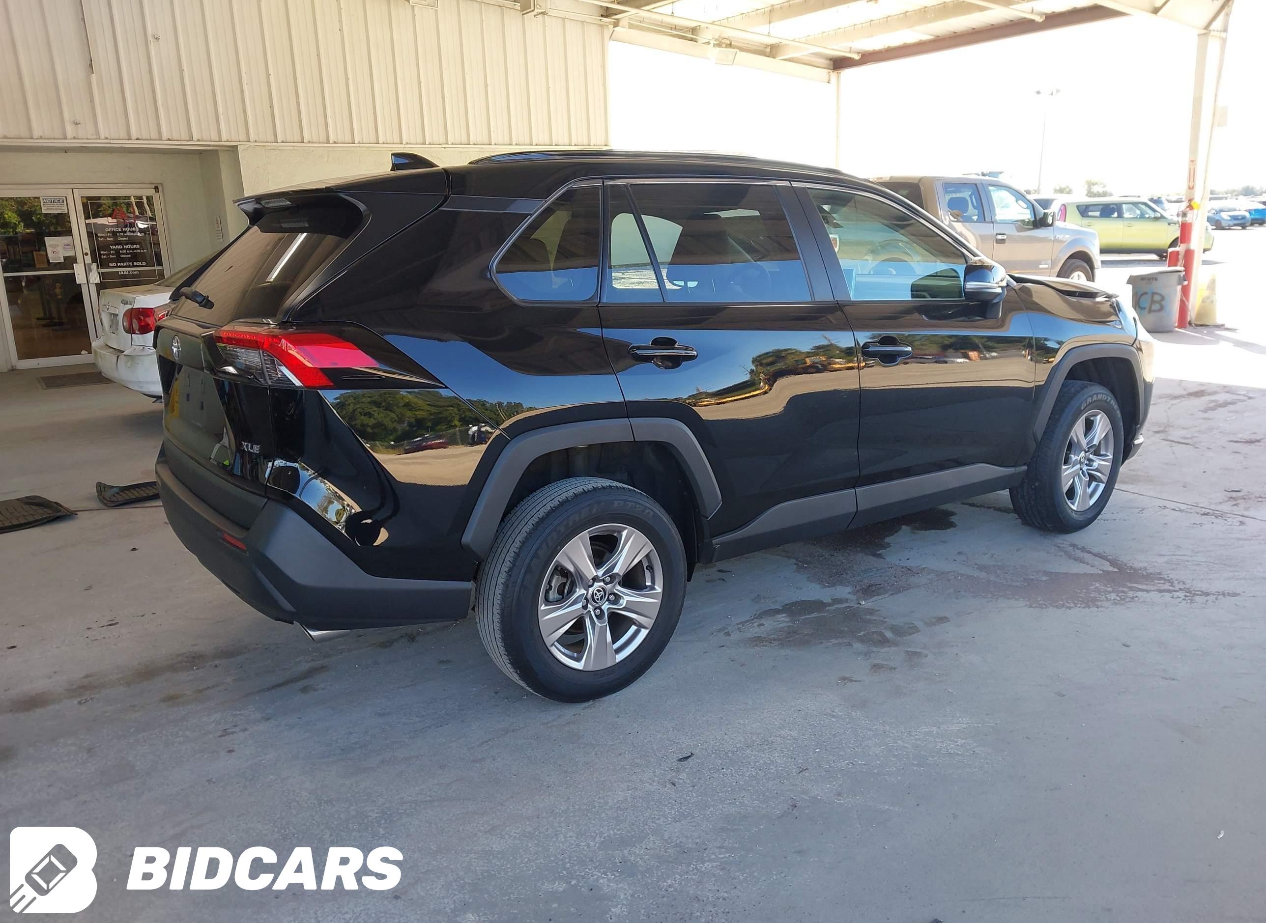 2023 Toyota RAV4, Xle