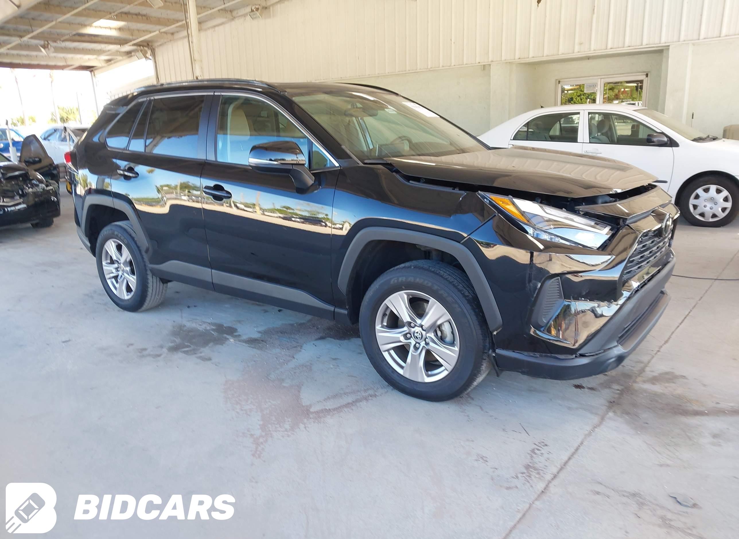 2023 Toyota RAV4, Xle