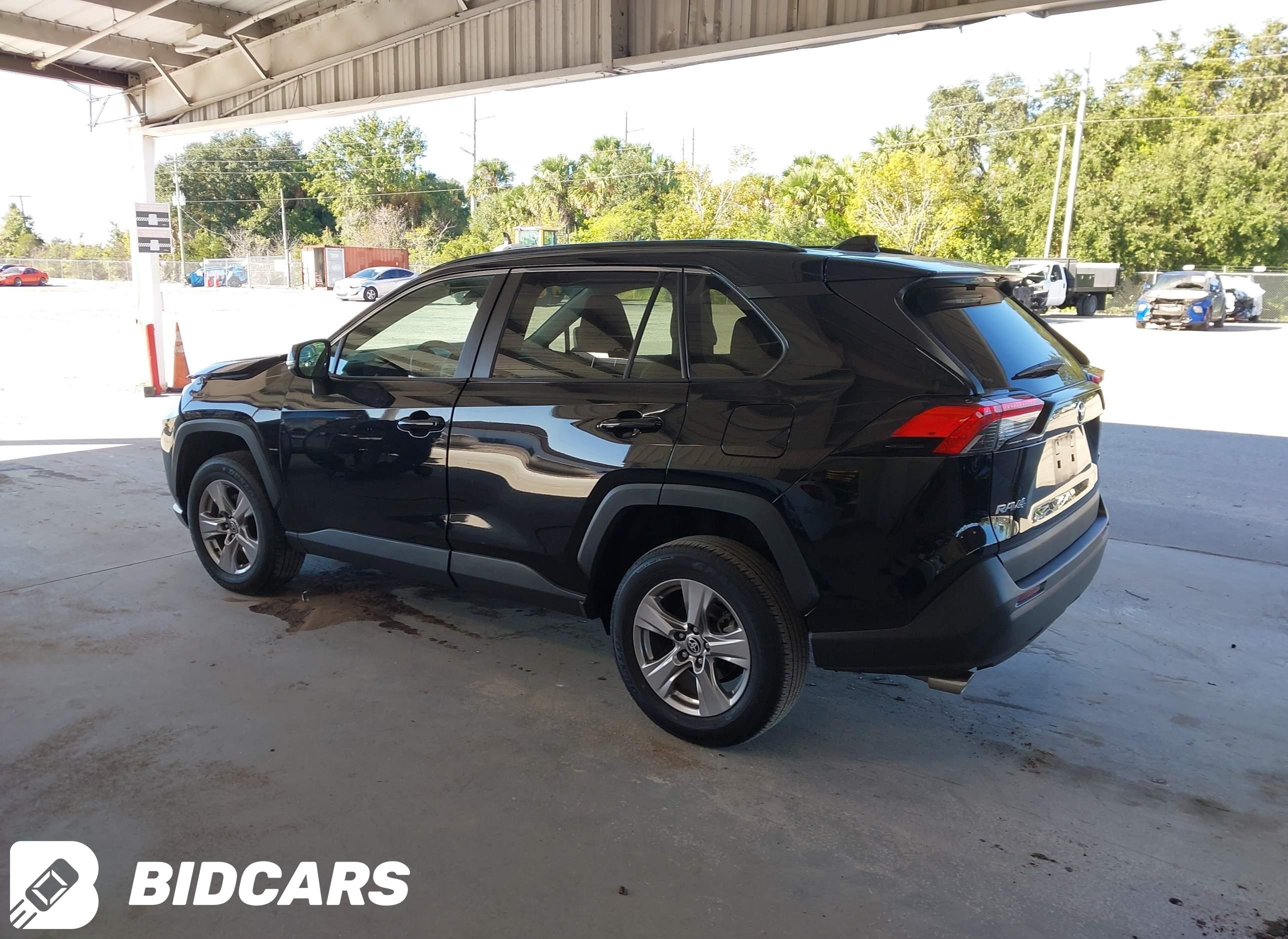 2023 Toyota RAV4, Xle