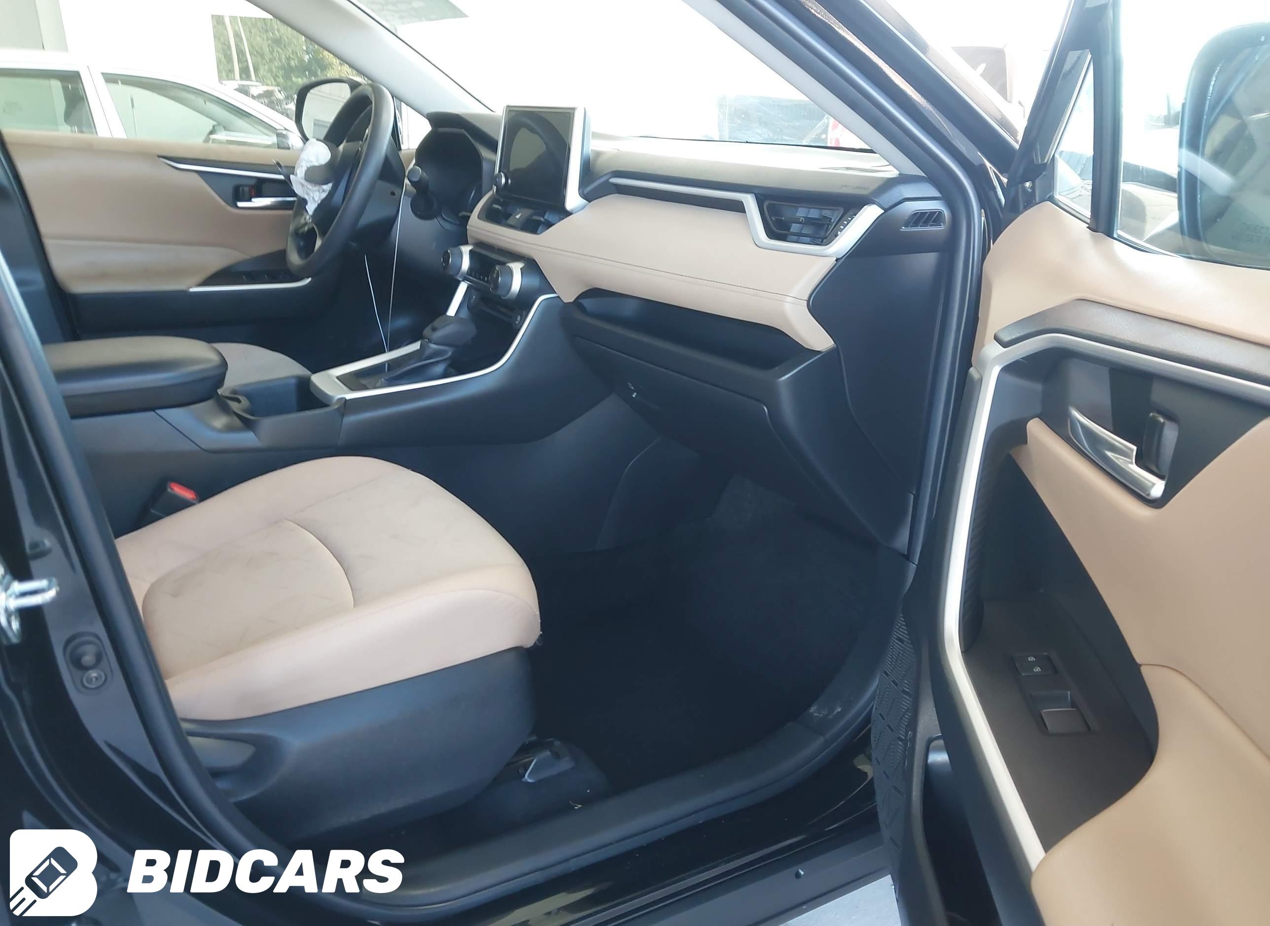 2023 Toyota RAV4, Xle