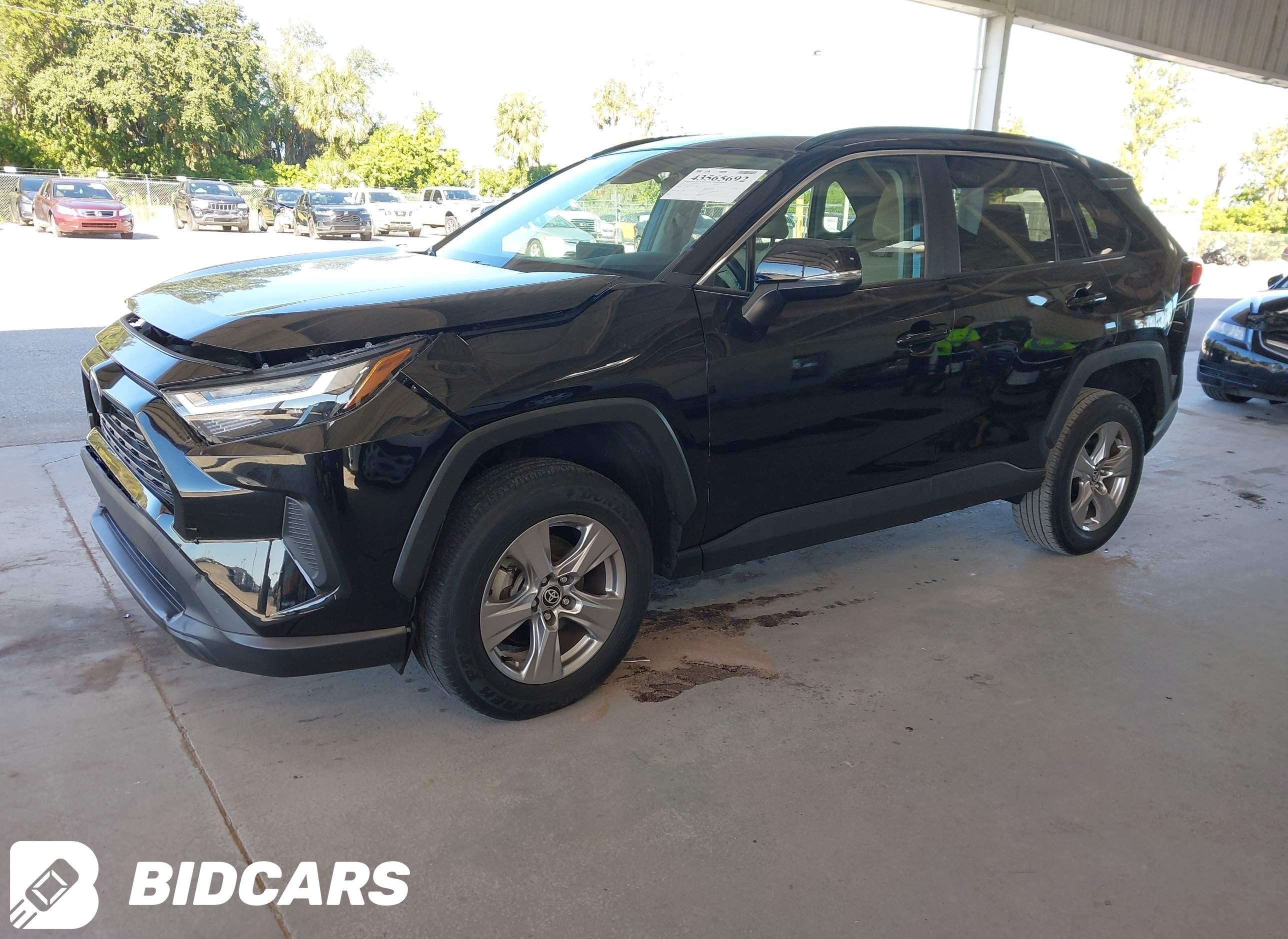 2023 Toyota RAV4, Xle