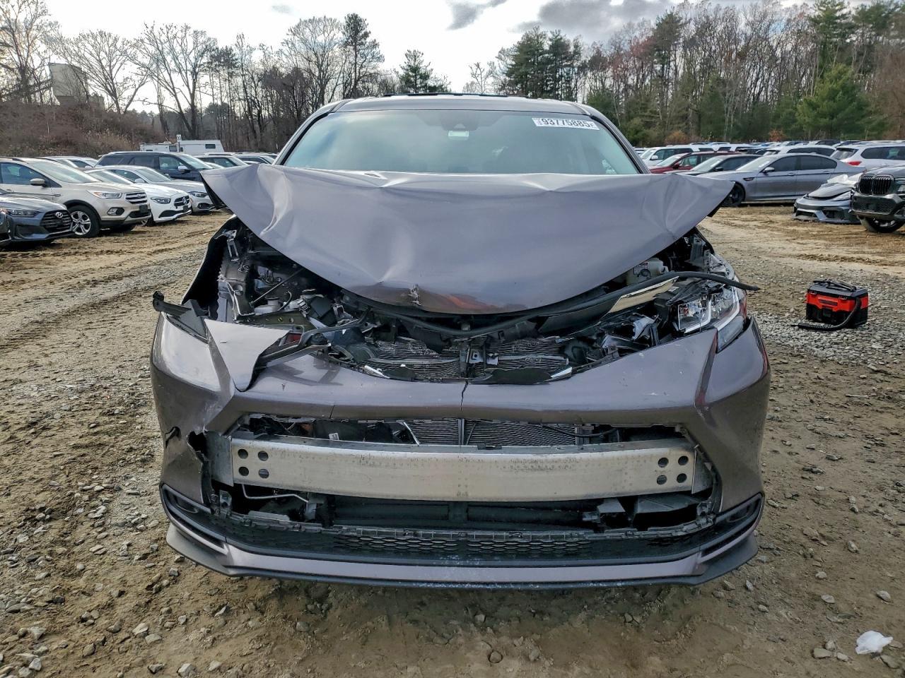 2023 Toyota Sienna, LE