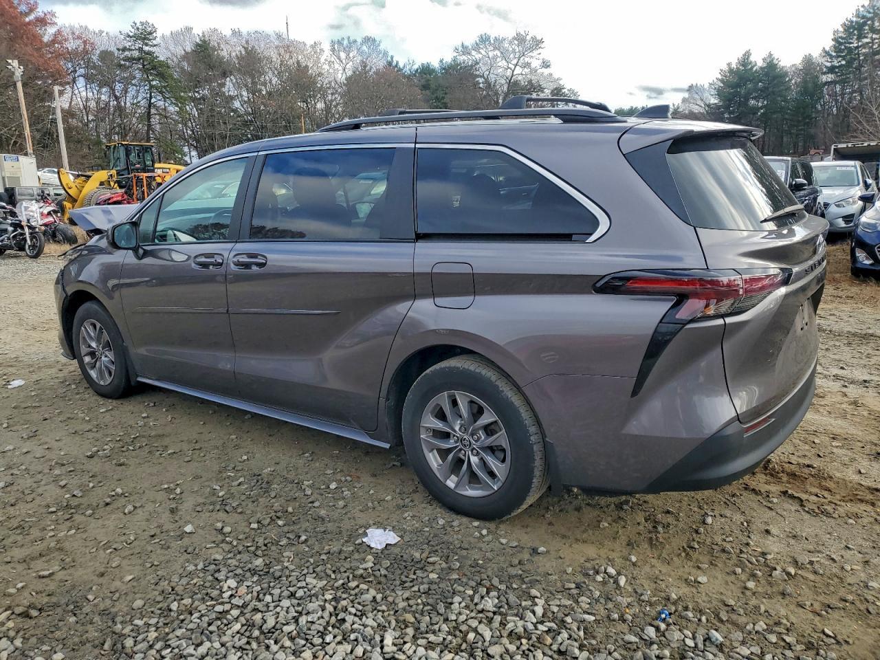 2023 Toyota Sienna, LE