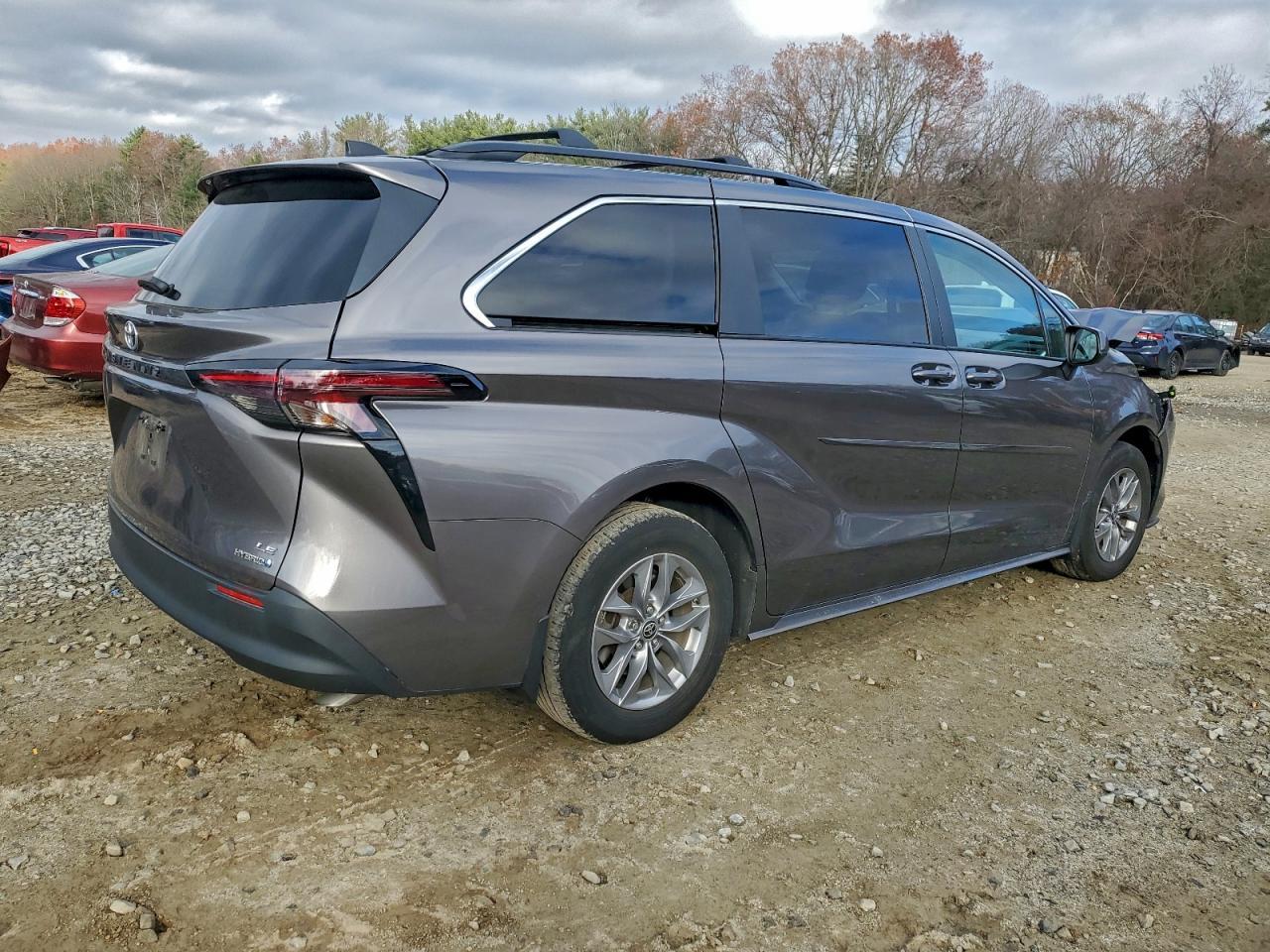 2023 Toyota Sienna, LE