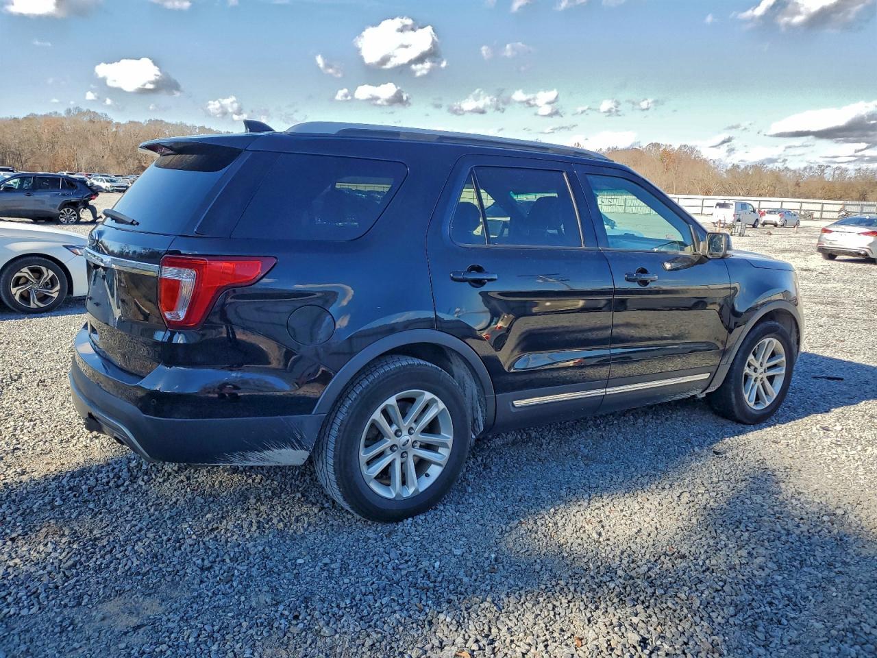 2017 Ford Explorer, Xlt
