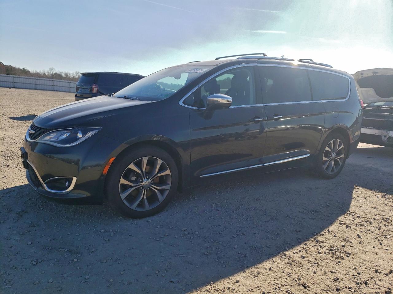 2017 Chrysler Pacifica, Limited