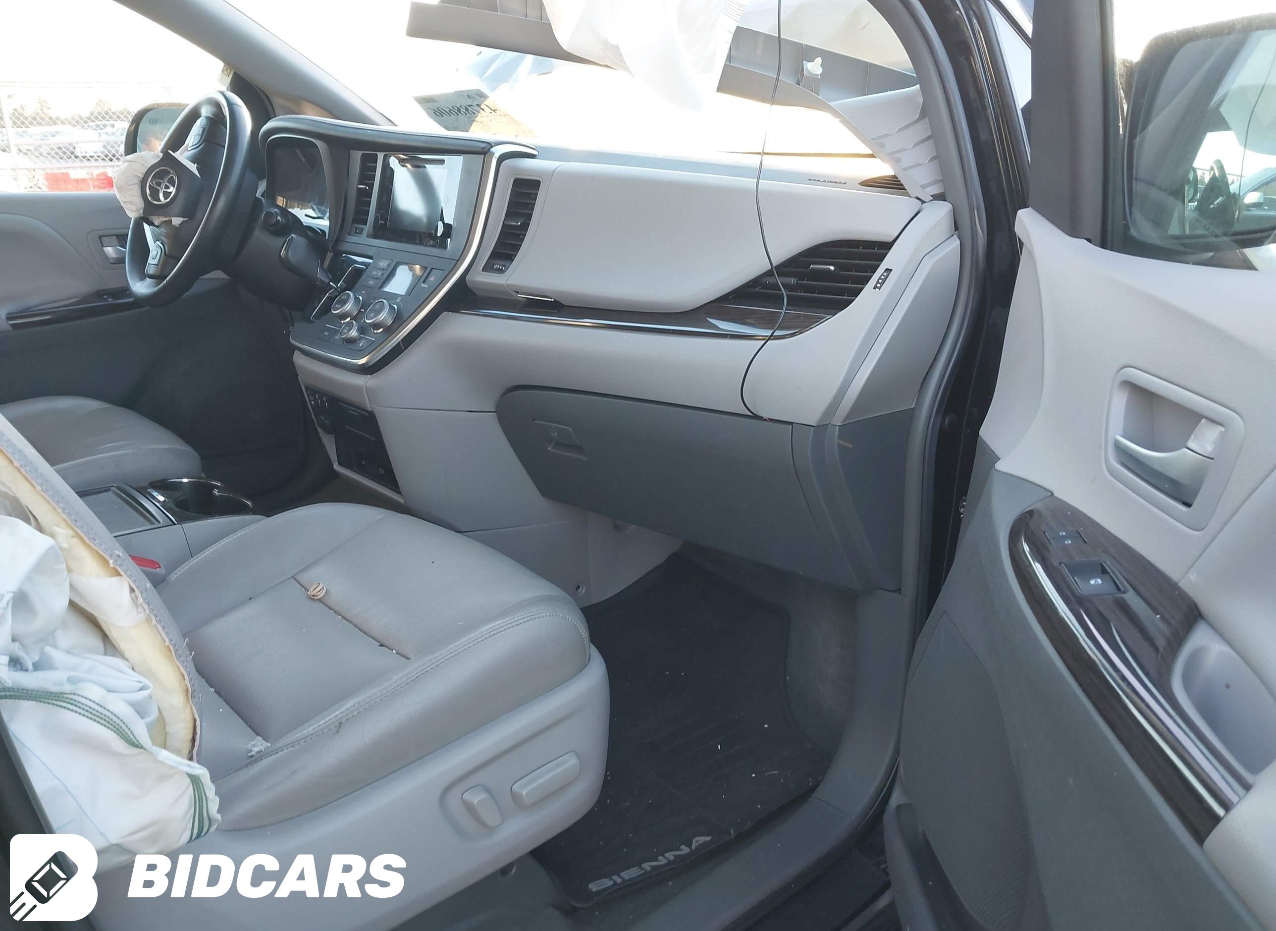 2017 Toyota Sienna, Xle Premi...