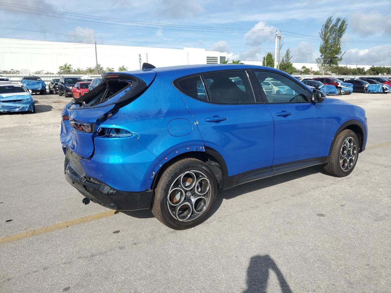 2025 Alfa Romeo Tonale, Base