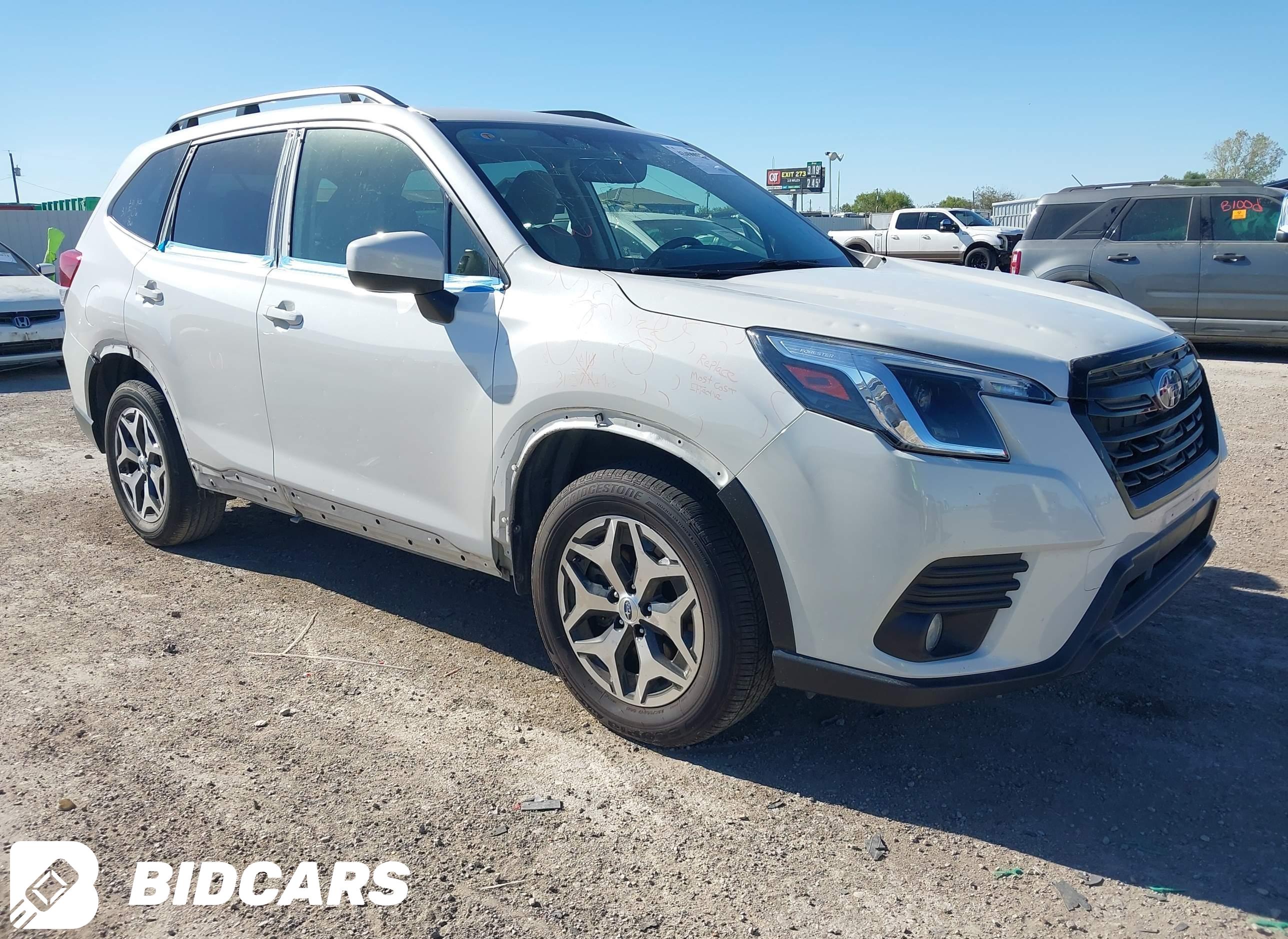 2022 Subaru Forester, Premium