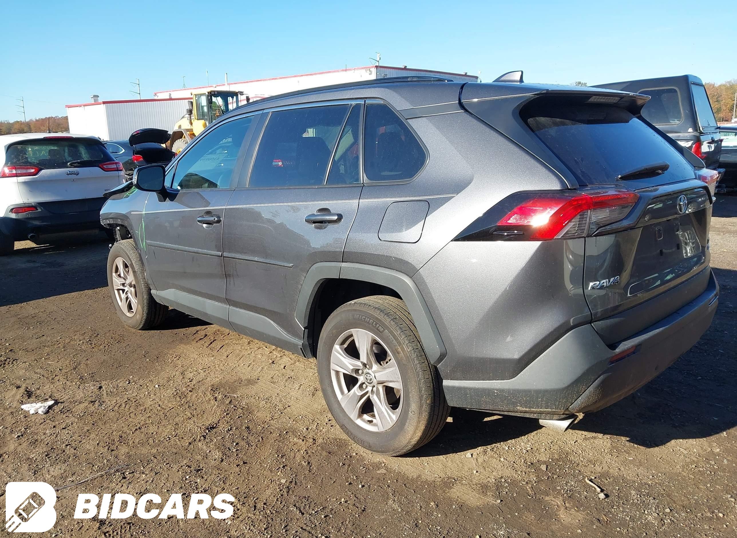 2022 Toyota RAV4, Xle