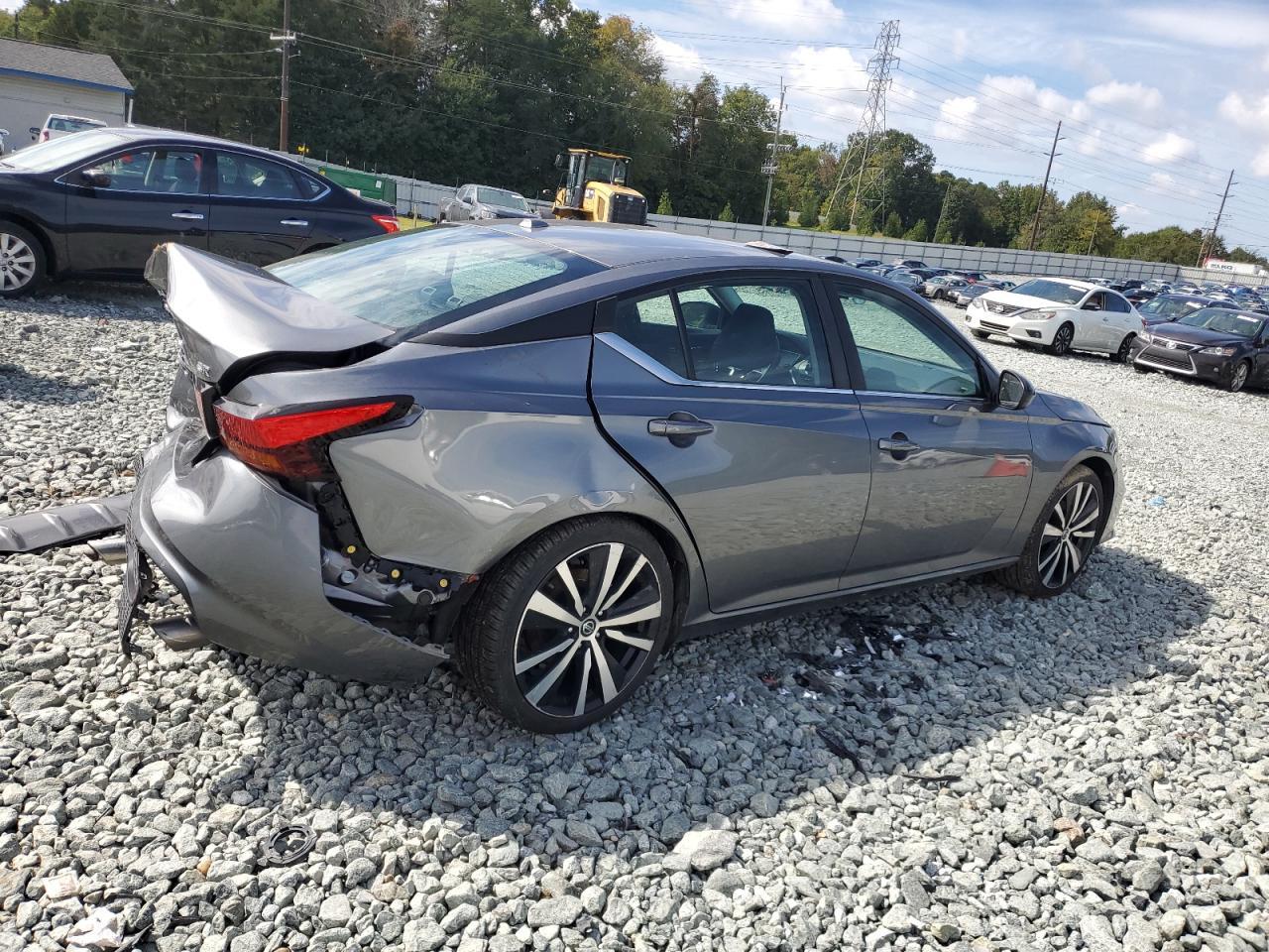 2022 Nissan Altima, SR