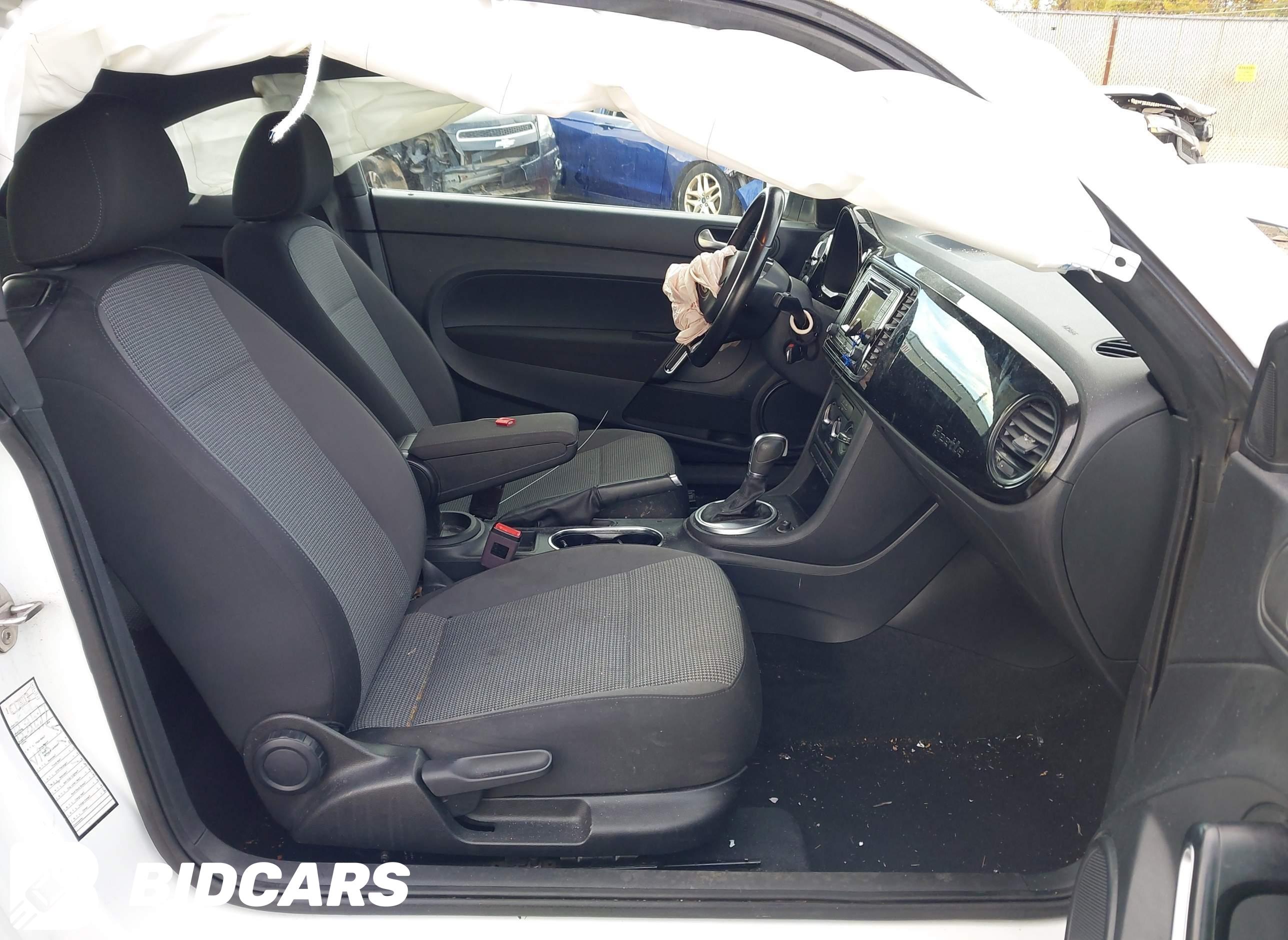 2018 Volkswagen Beetle, 2.0T...