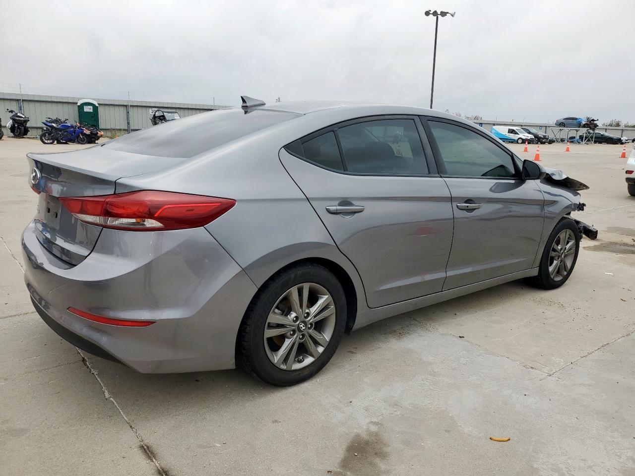 2018 Hyundai Elantra, Sel