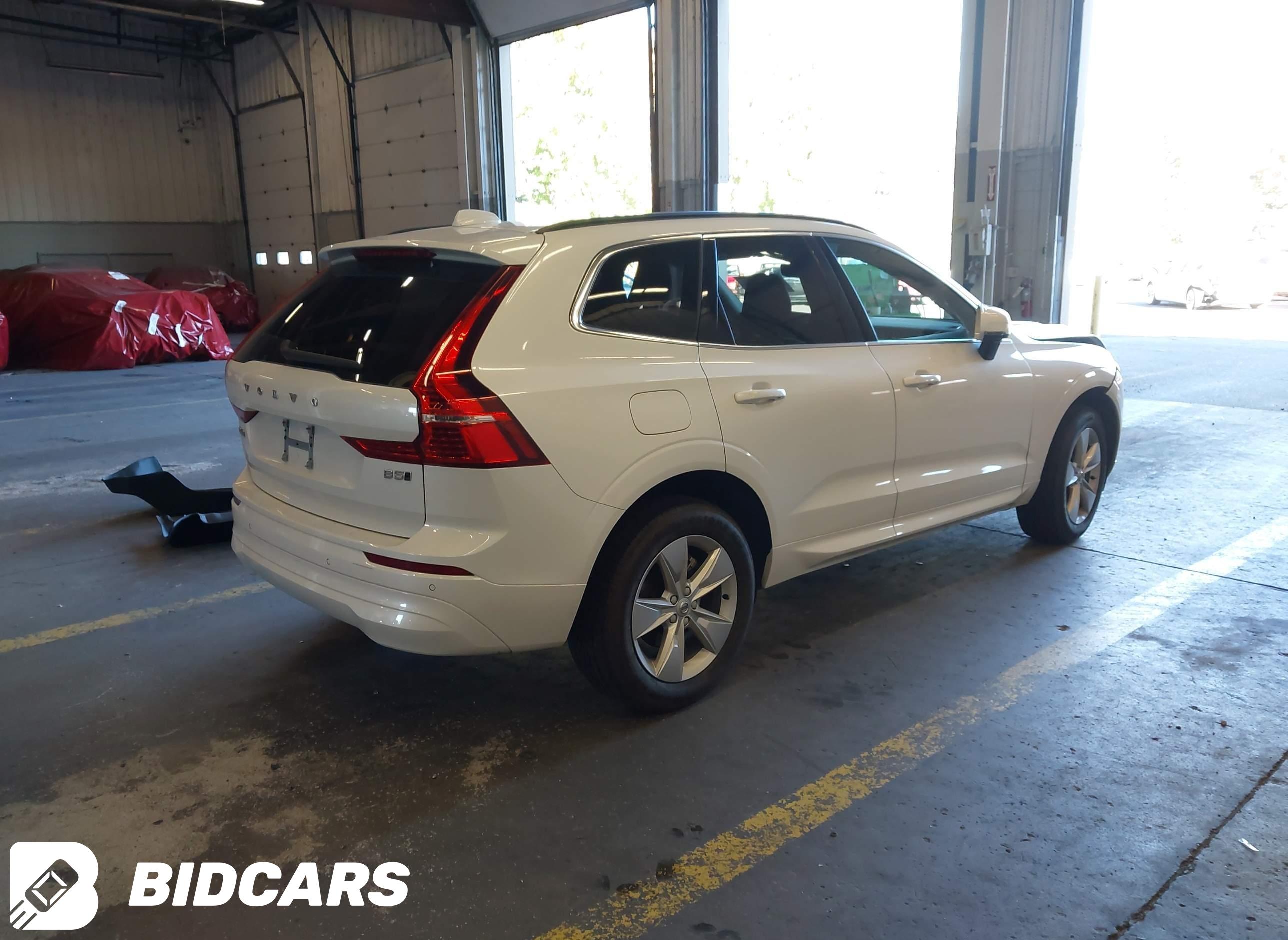 2022 Volvo XC60, B5 Momentum