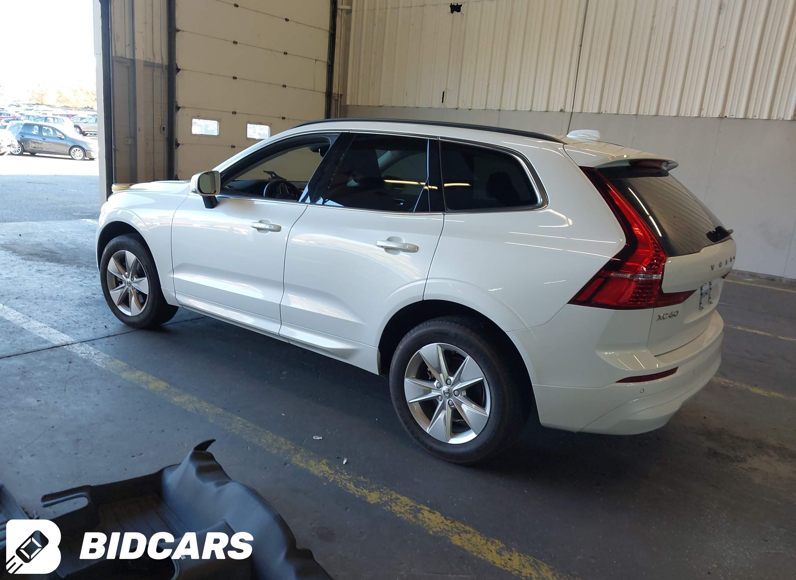 2022 Volvo XC60, B5 Momentum