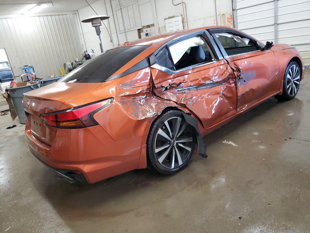 2019 Nissan Altima, SR