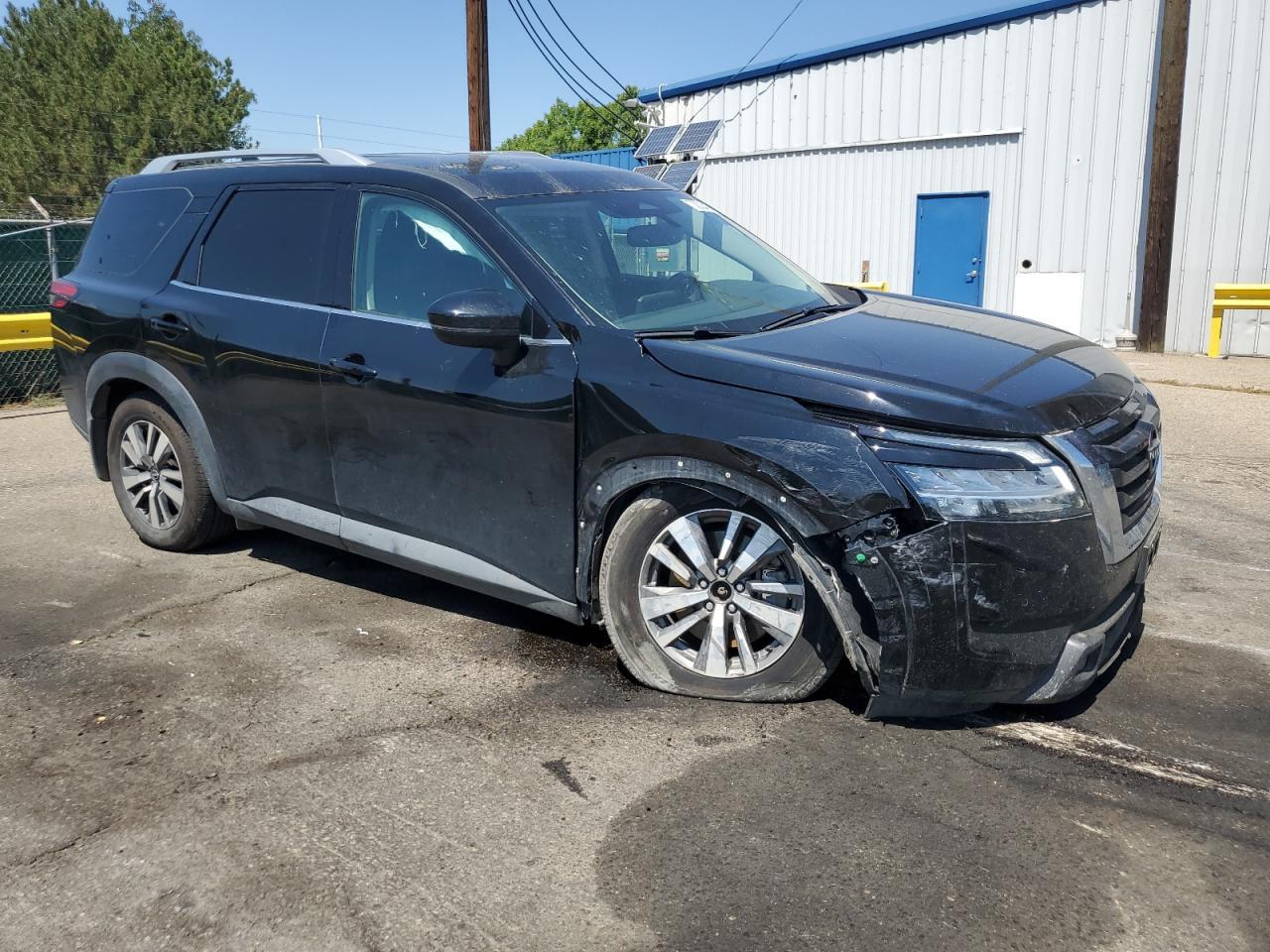 2022 Nissan Pathfinder, SL