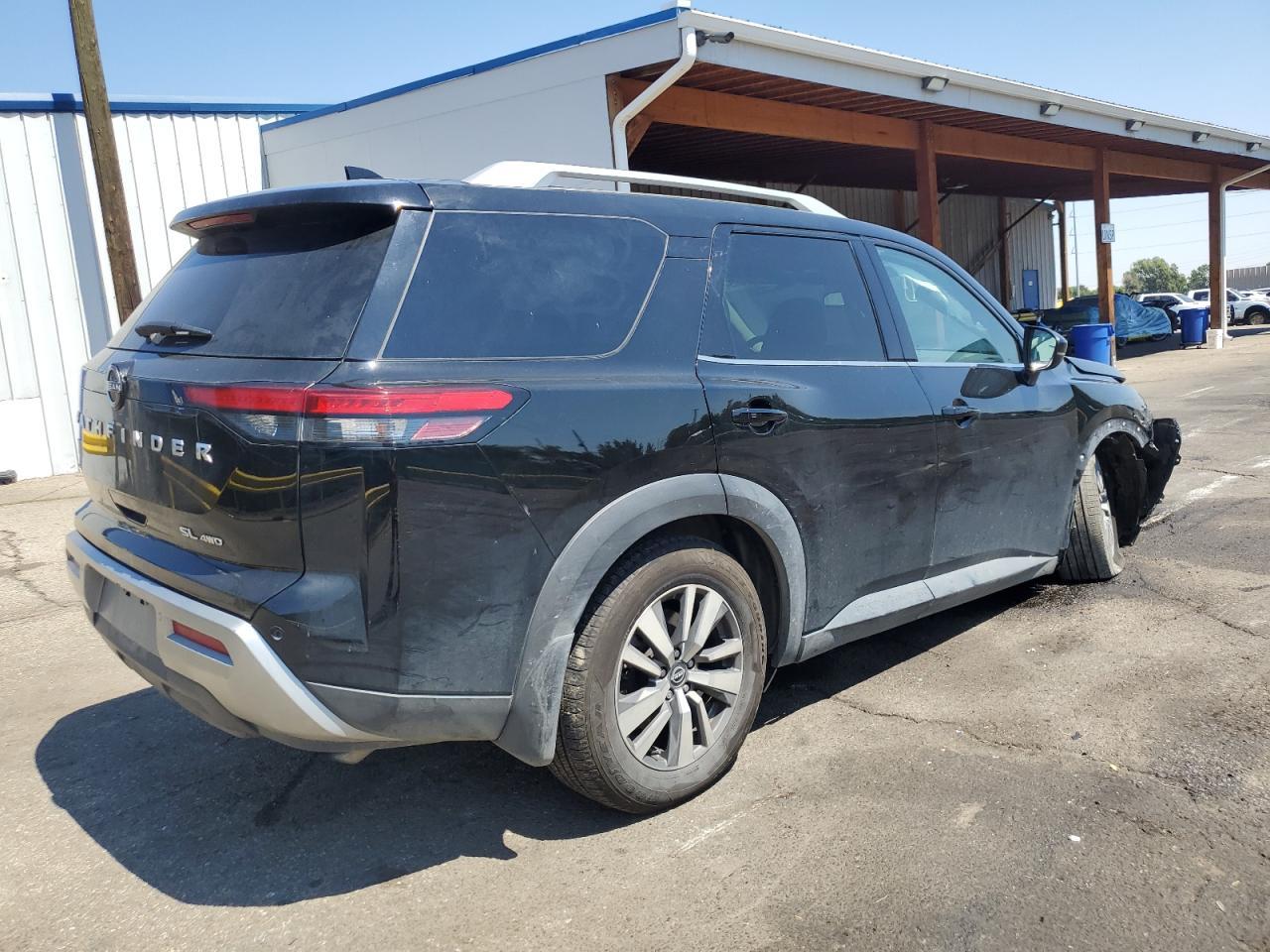 2022 Nissan Pathfinder, SL