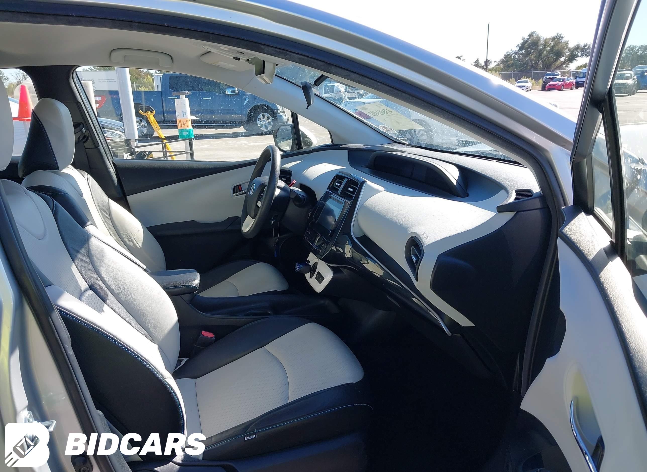 2017 Toyota Prius, Two