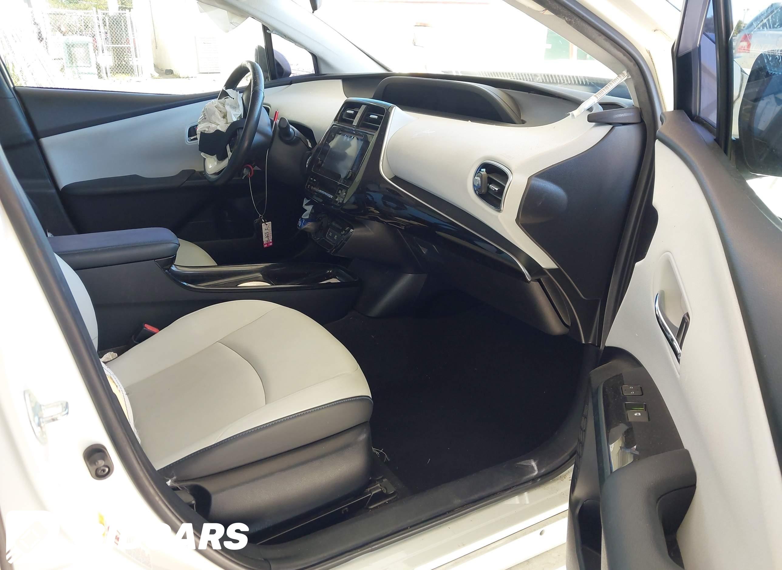 2016 Toyota Prius, Three Touring