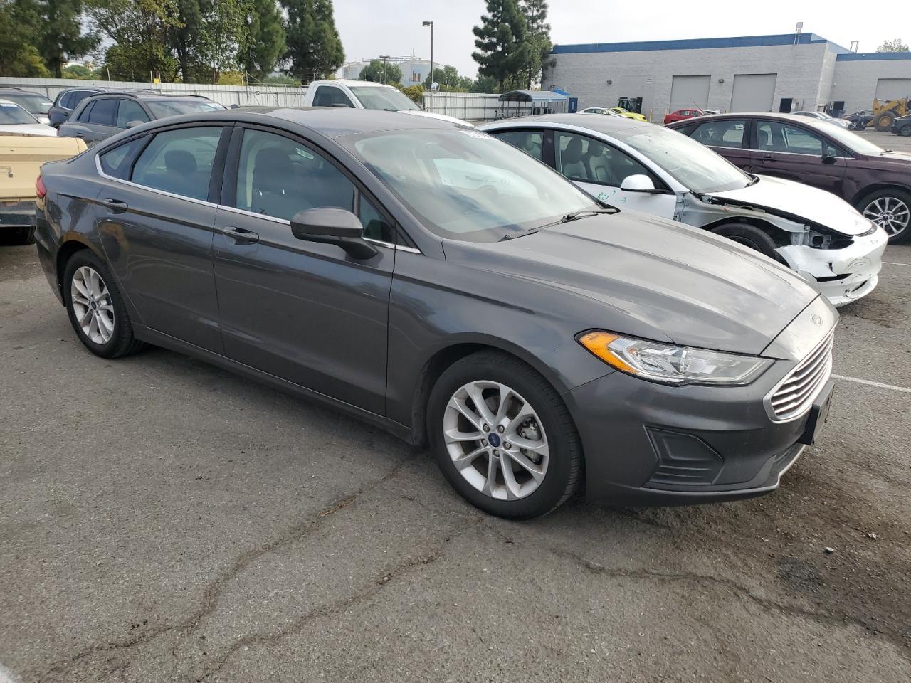 2020 Ford Fusion, SE