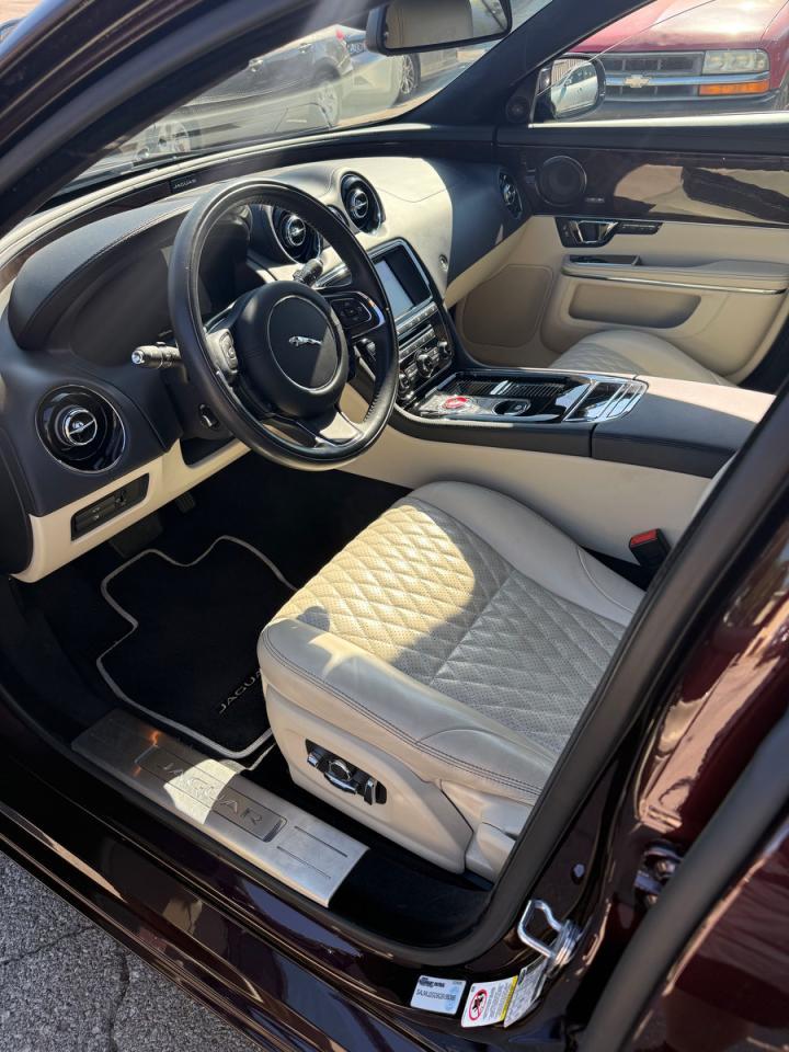 2016 Jaguar XJL, Portfolio