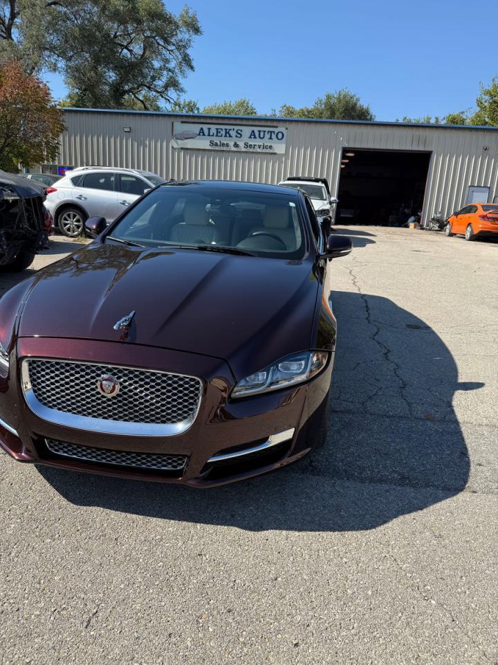 2016 Jaguar XJL, Portfolio