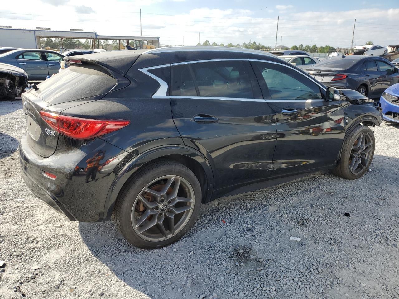 2017 Infiniti QX30, Base