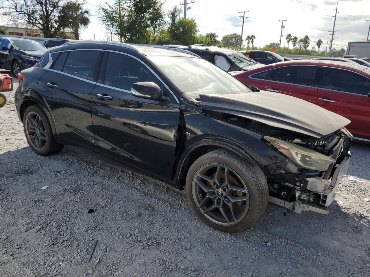 2017 Infiniti QX30, Base