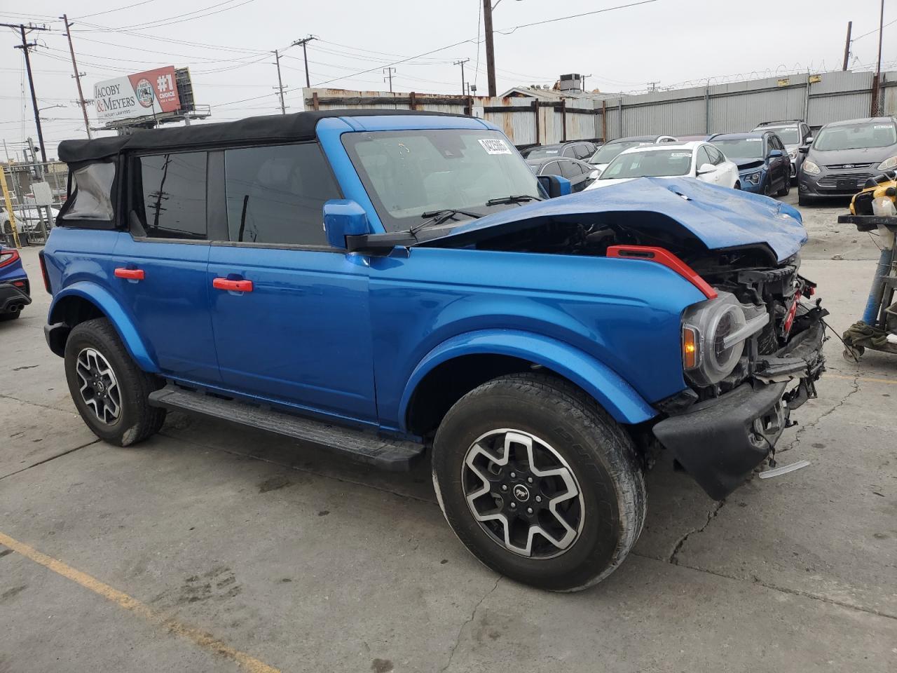 2022 Ford Bronco, Base