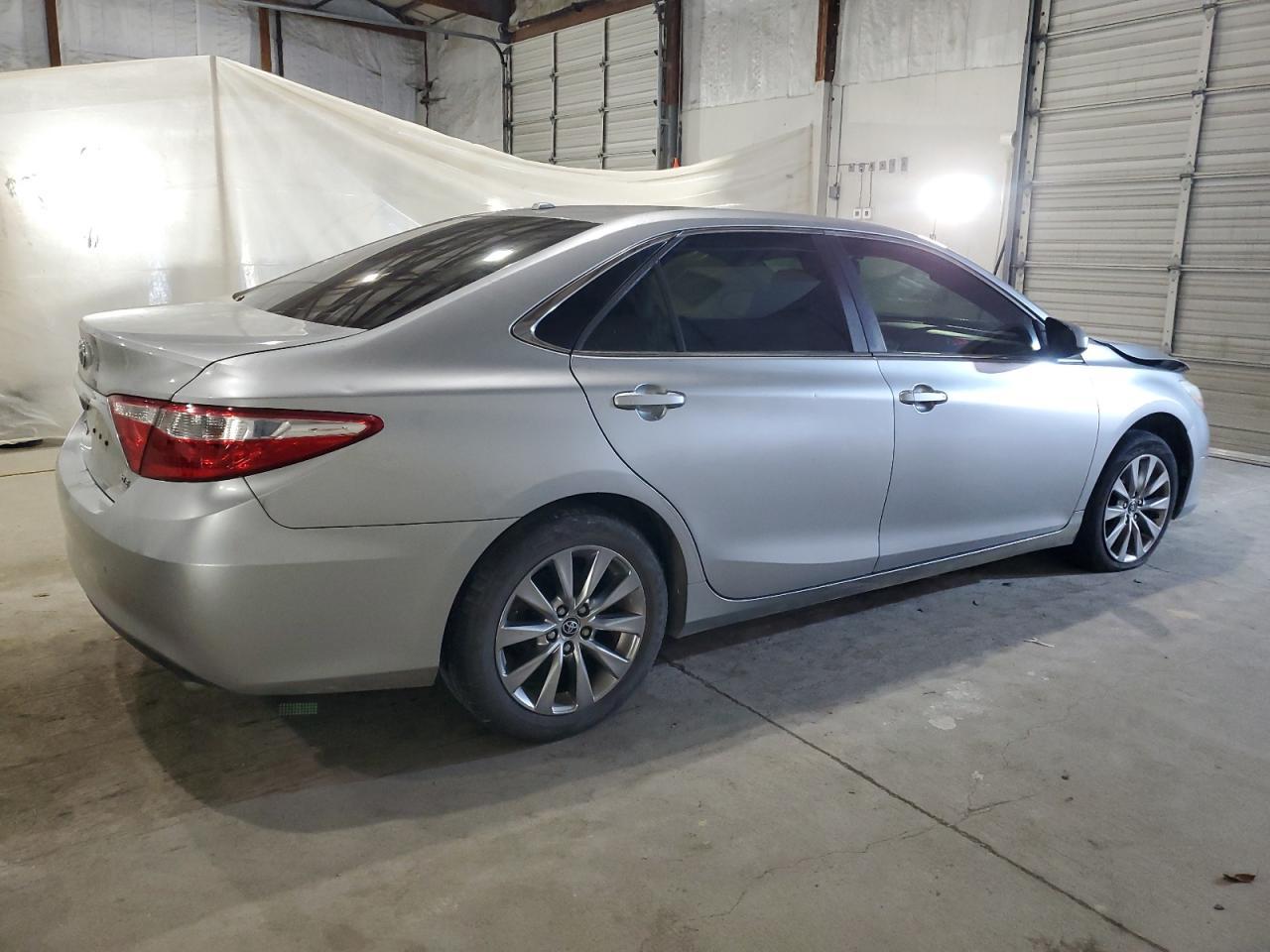 2016 Toyota Camry, LE
