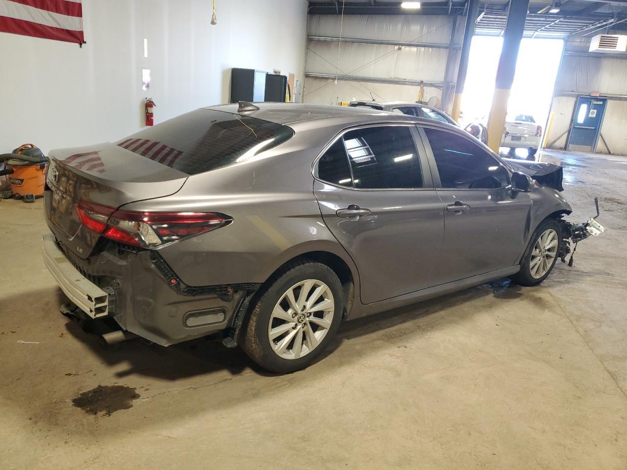 2022 Toyota Camry, LE