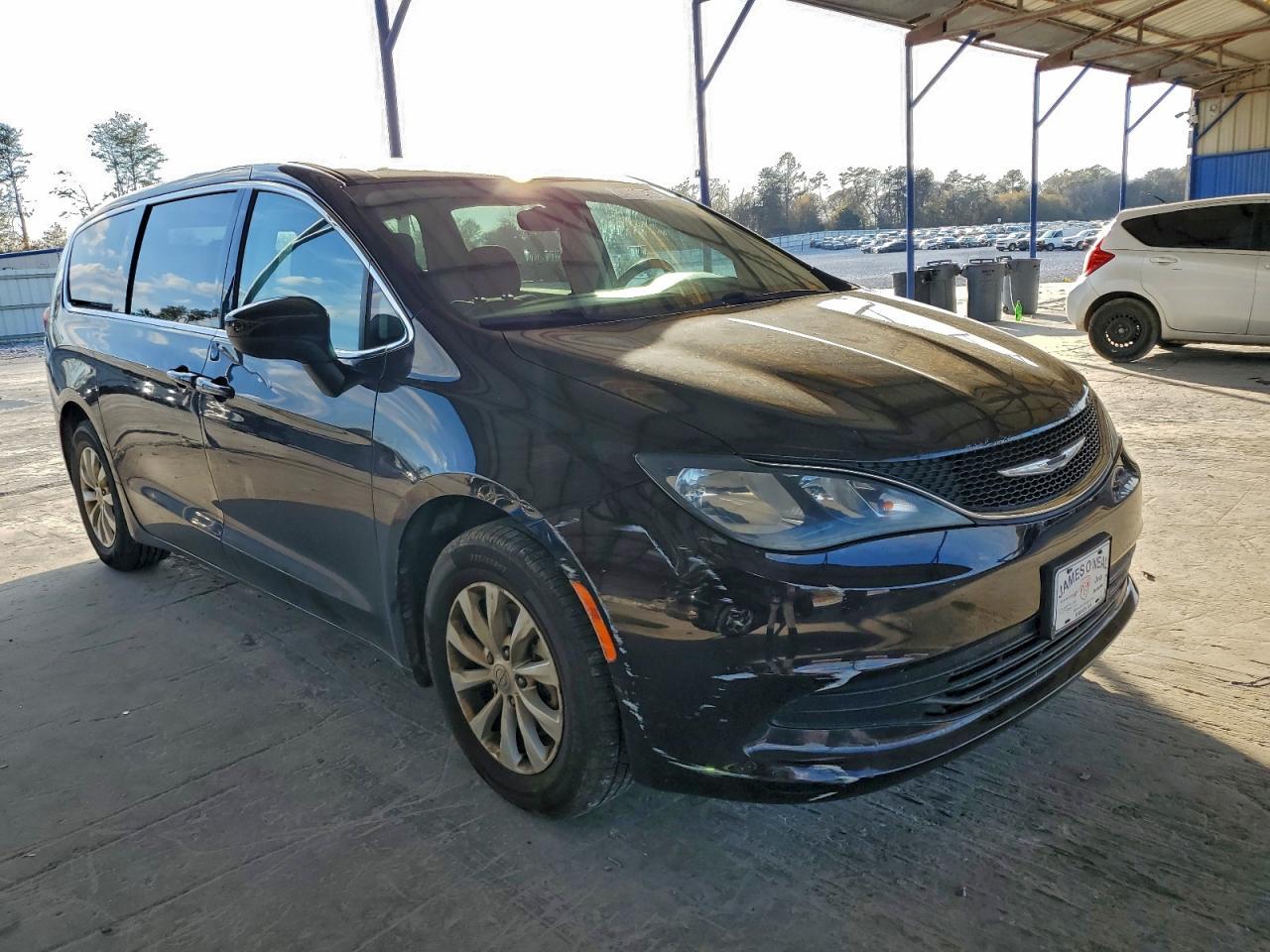 2017 Chrysler Pacifica, Touring