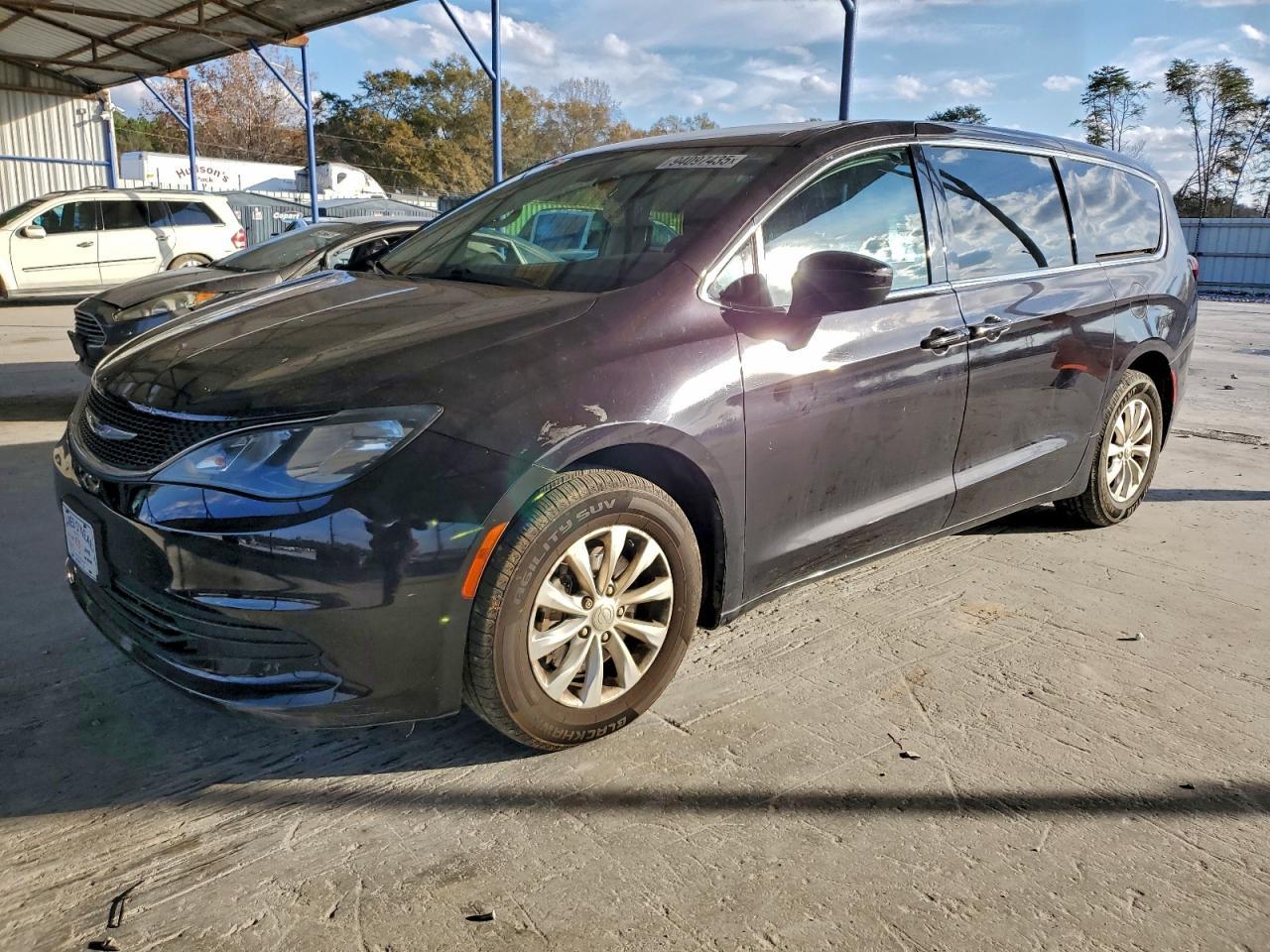 2017 Chrysler Pacifica, Touring