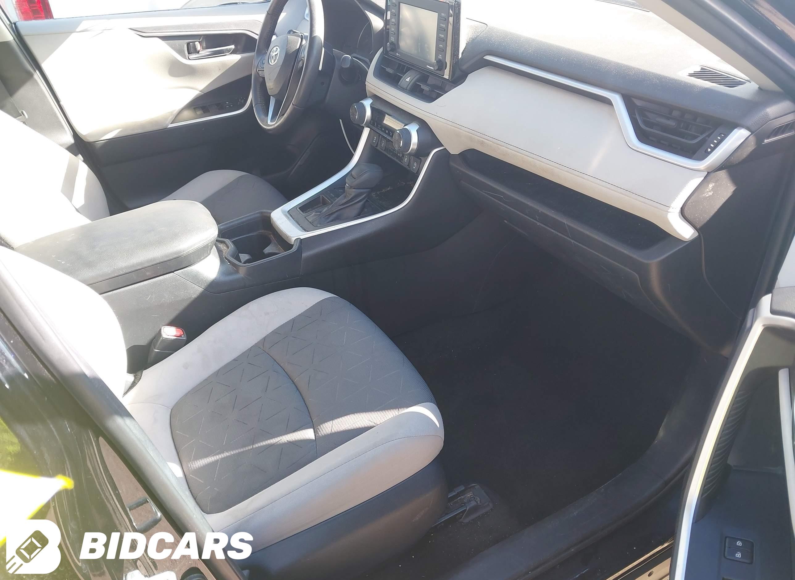 2020 Toyota RAV4, Xle