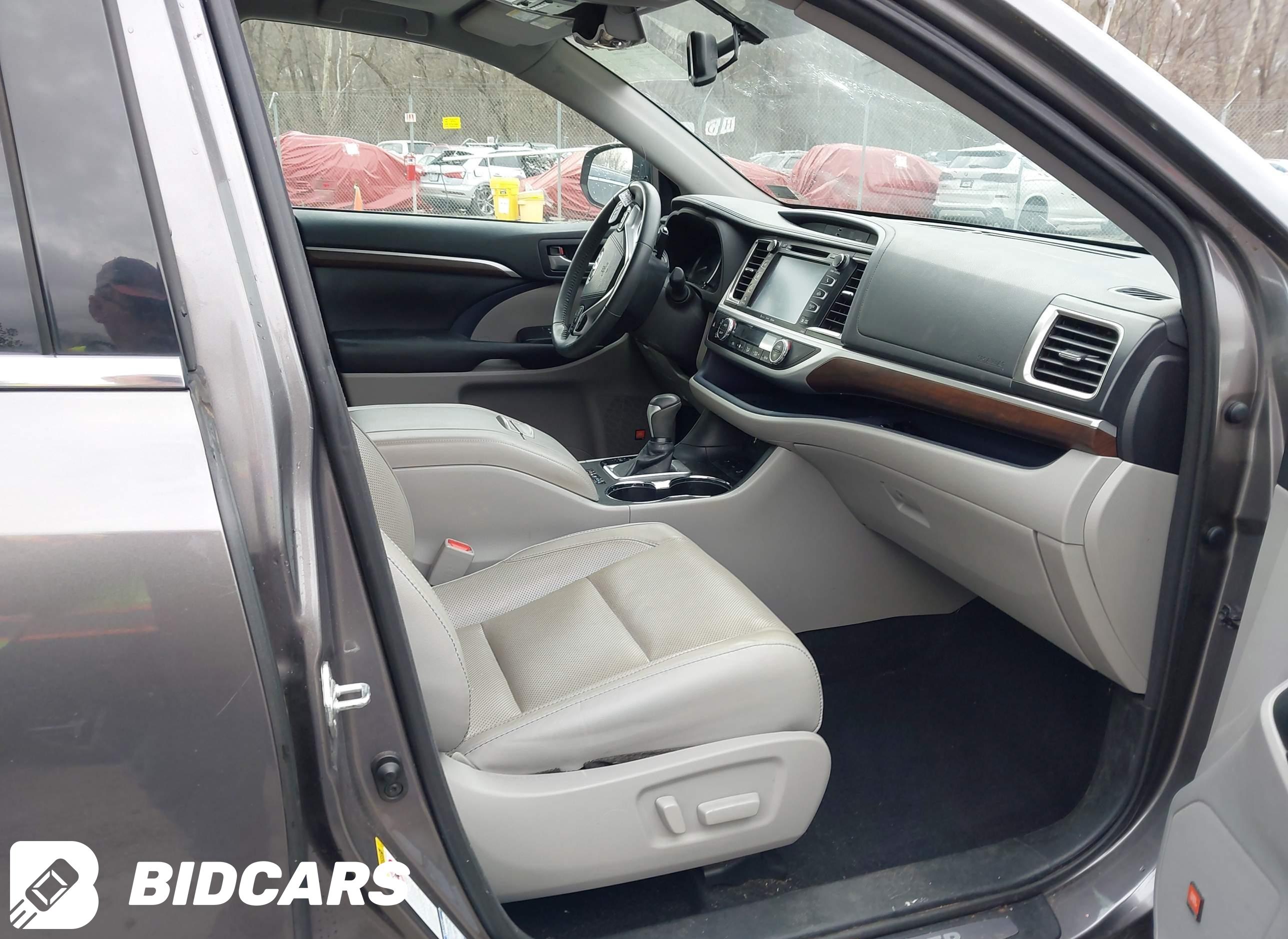 2016 Toyota Highlander, Limit...